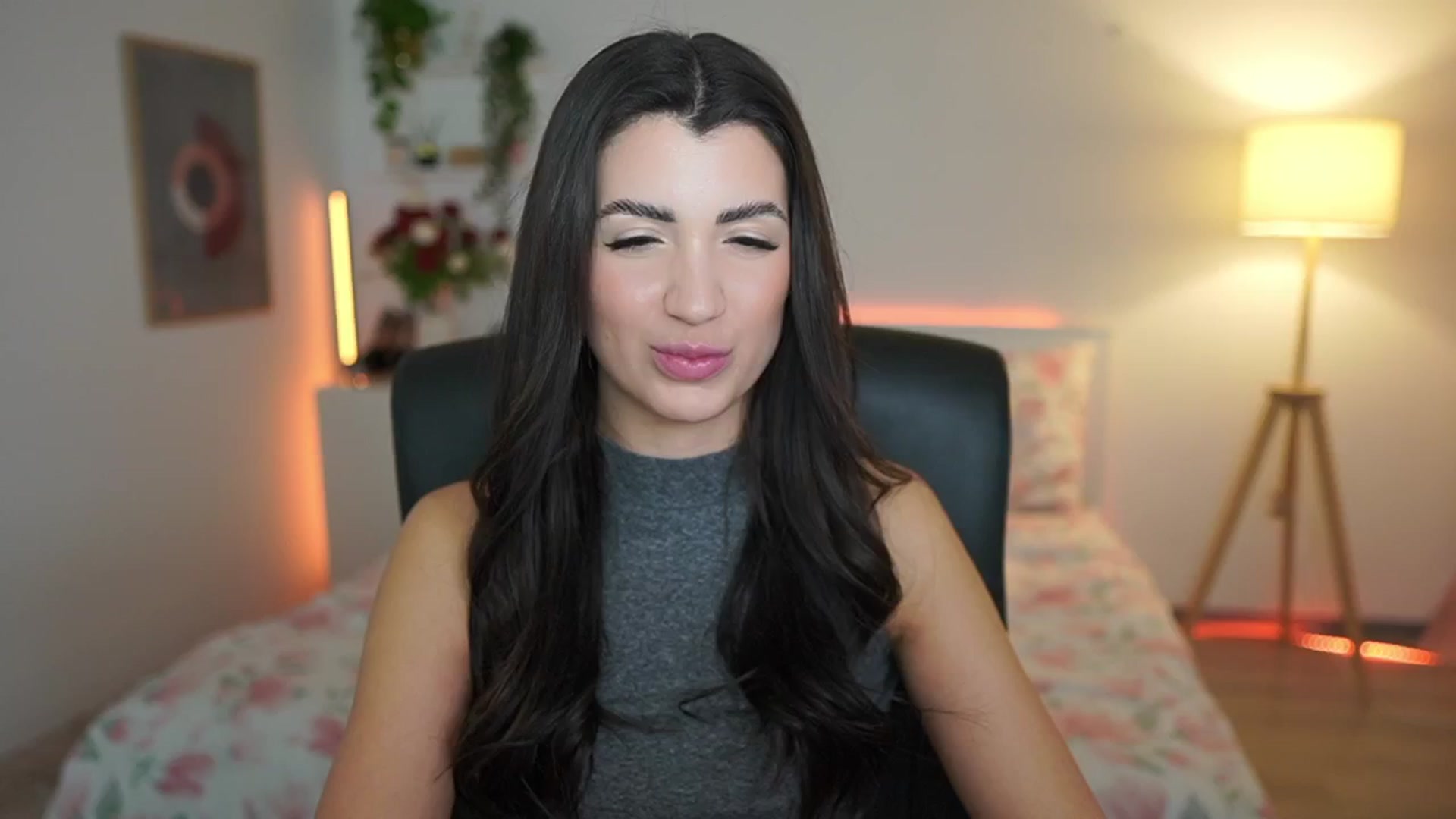Gallery image thumbnail from Julia_Roca's myfreecams stream on, 03/22/2025, 23:27 image 15 of 20