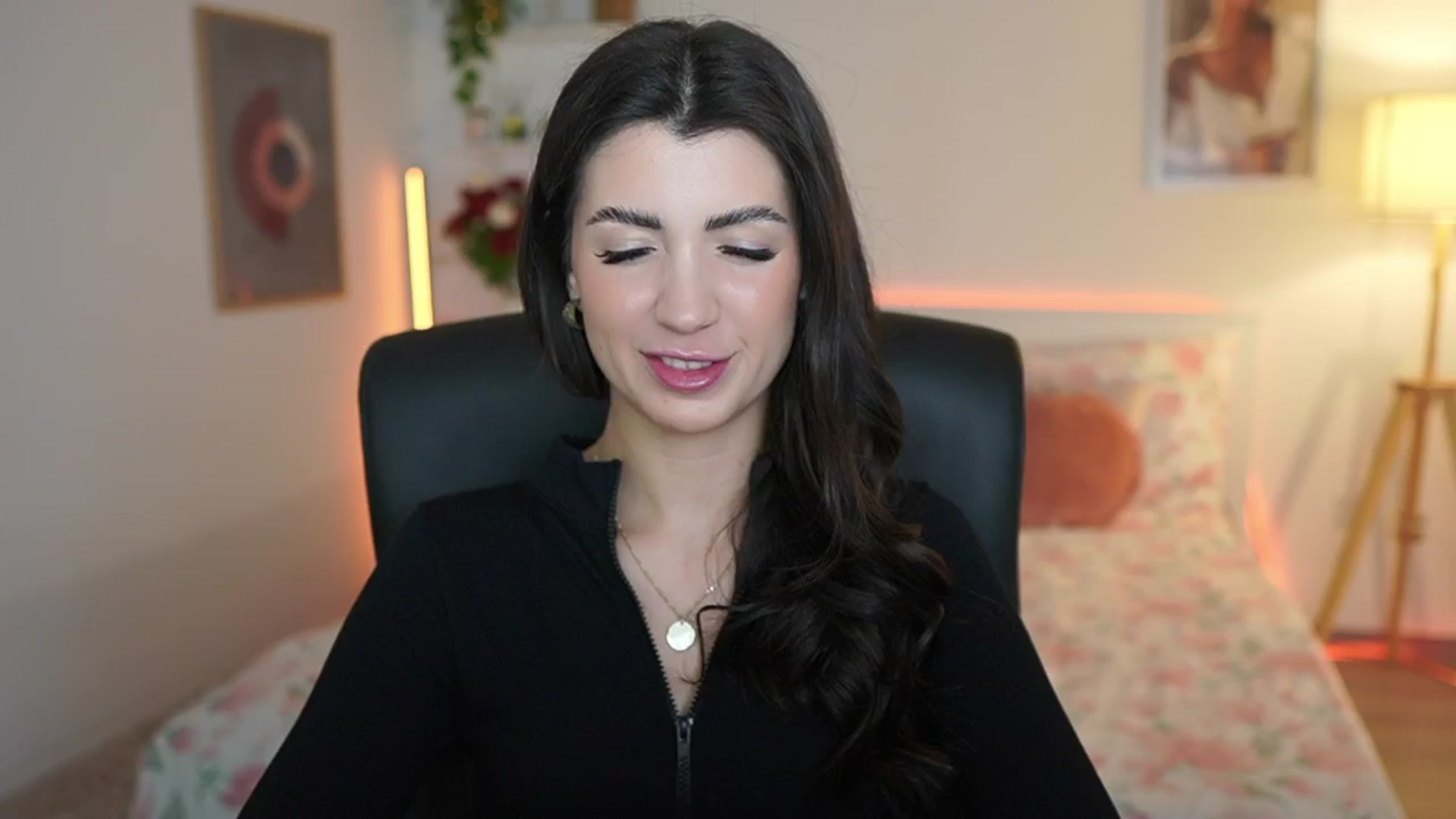Gallery image thumbnail from Julia_Roca's myfreecams stream on, 03/23/2025, 20:16 image 2 of 20