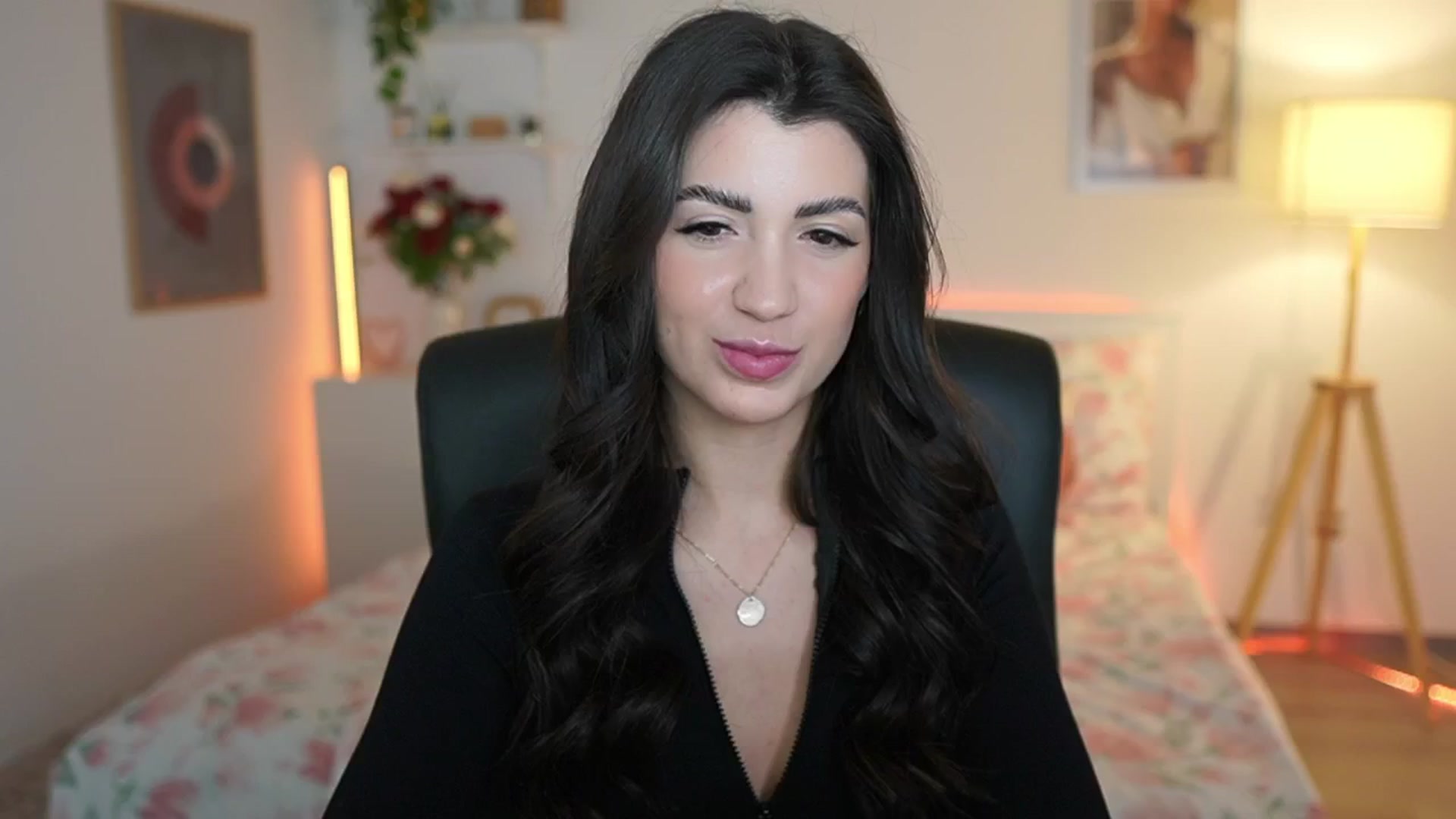 Gallery image thumbnail from Julia_Roca's myfreecams stream on, 03/23/2025, 20:16 image 12 of 20