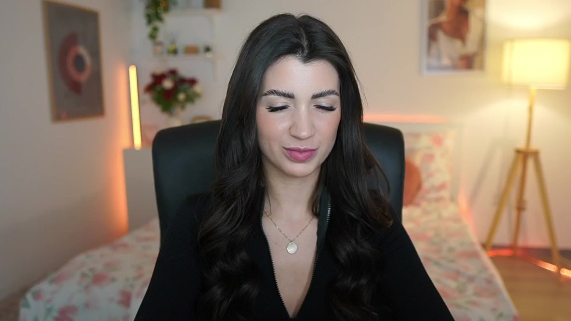 Gallery image thumbnail from Julia_Roca's myfreecams stream on, 03/23/2025, 20:16 image 14 of 20