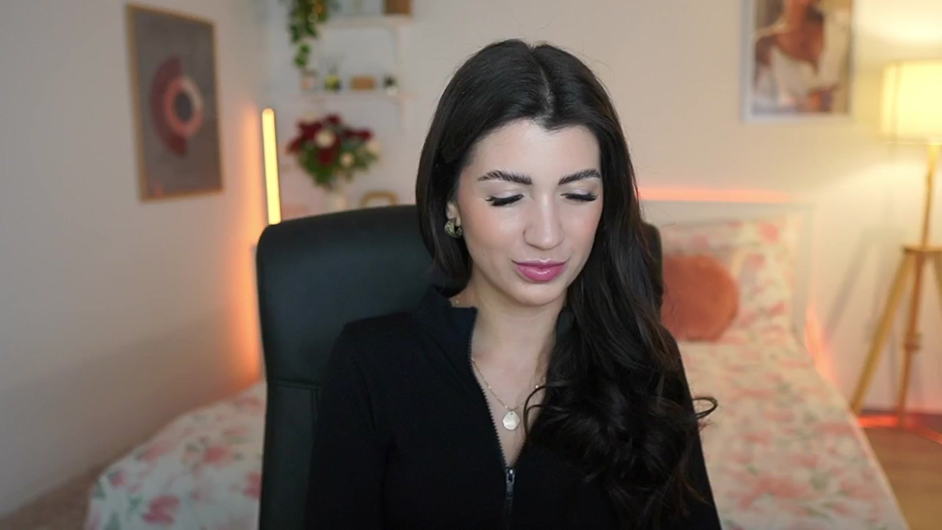 Gallery image thumbnail from Julia_Roca's myfreecams stream on, 03/23/2025, 20:16 image 3 of 20