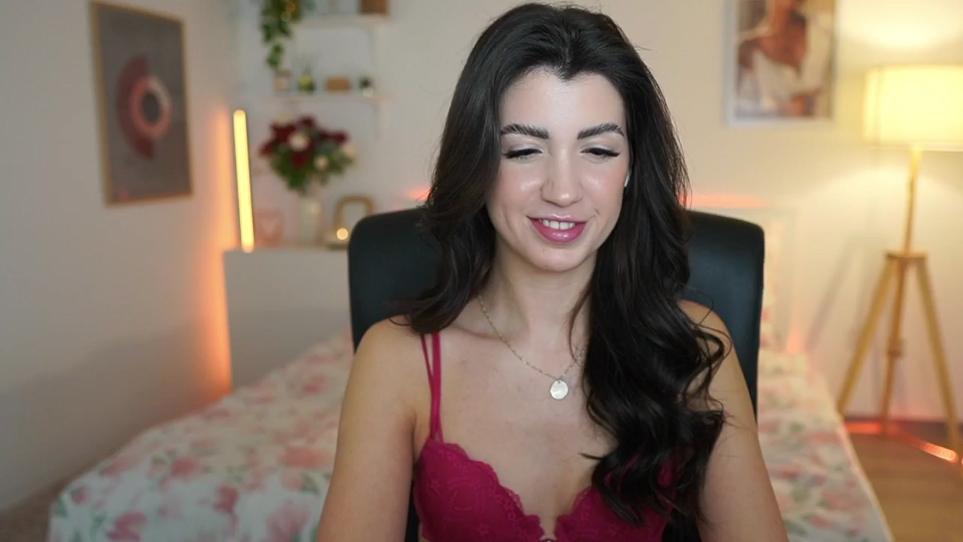 Gallery image thumbnail from Julia_Roca's myfreecams stream on, 03/23/2025, 21:48 image 14 of 20