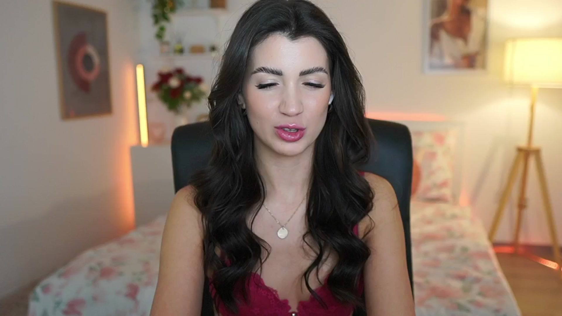 Gallery image thumbnail from Julia_Roca's myfreecams stream on, 03/23/2025, 21:48 image 8 of 20