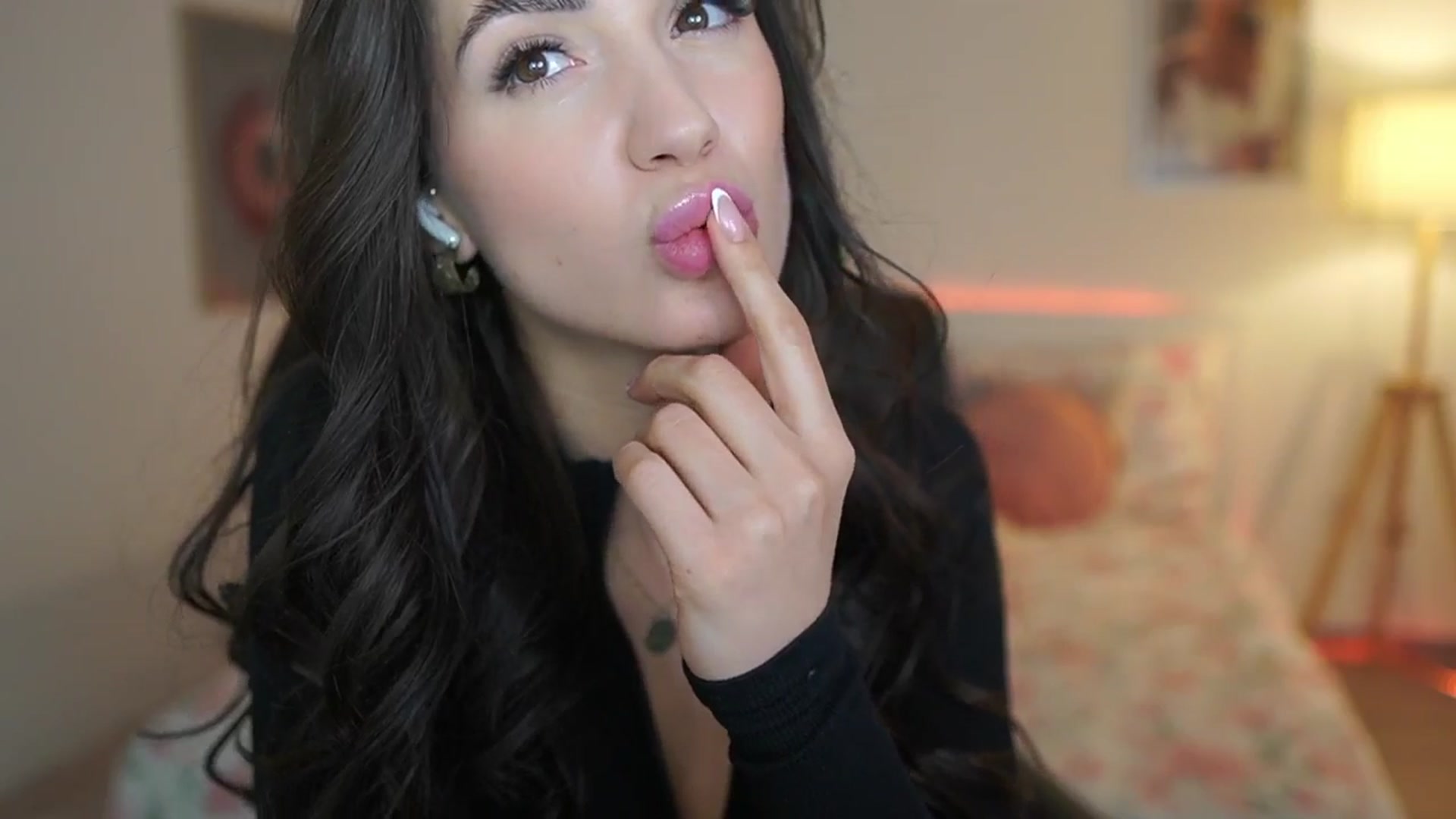 Gallery image thumbnail from Julia_Roca's myfreecams stream on, 03/23/2025, 23:53 image 7 of 20