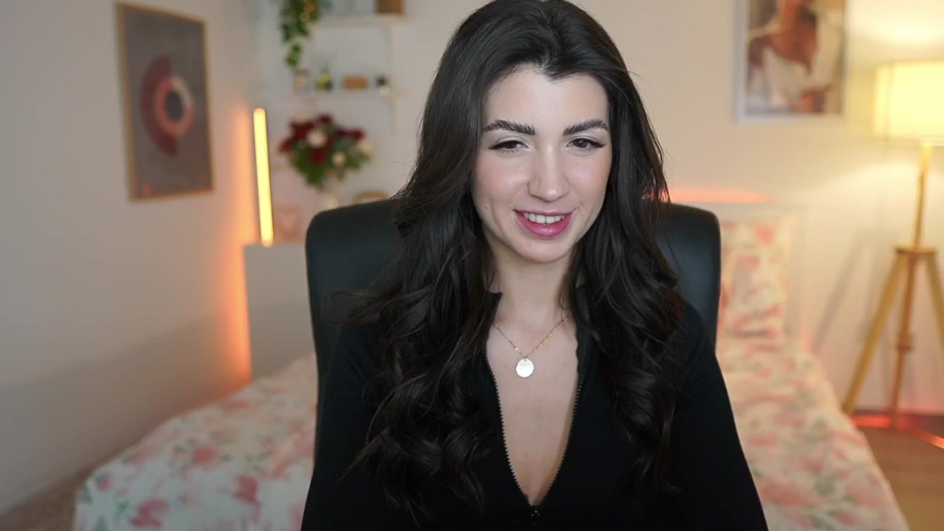 Gallery image thumbnail from Julia_Roca's myfreecams stream on, 03/23/2025, 23:53 image 11 of 20