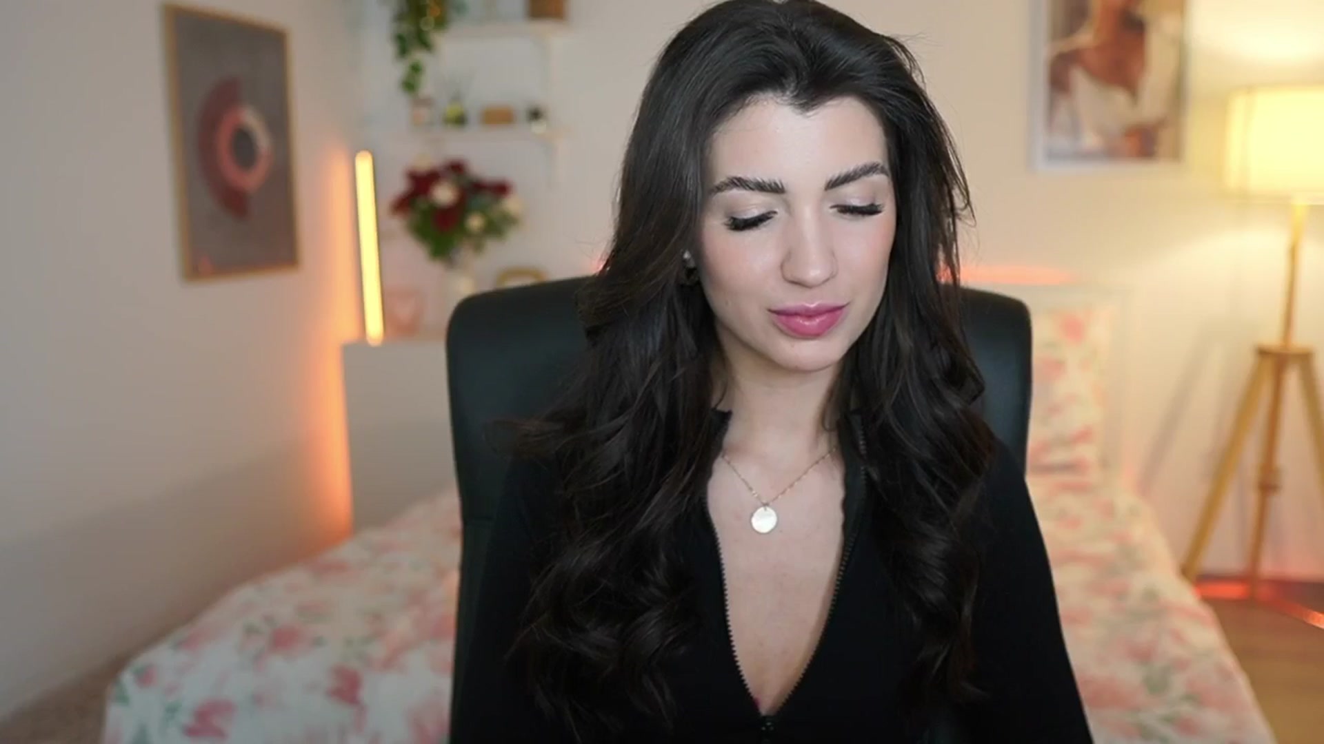 Gallery image thumbnail from Julia_Roca's myfreecams stream on, 03/23/2025, 23:53 image 10 of 20
