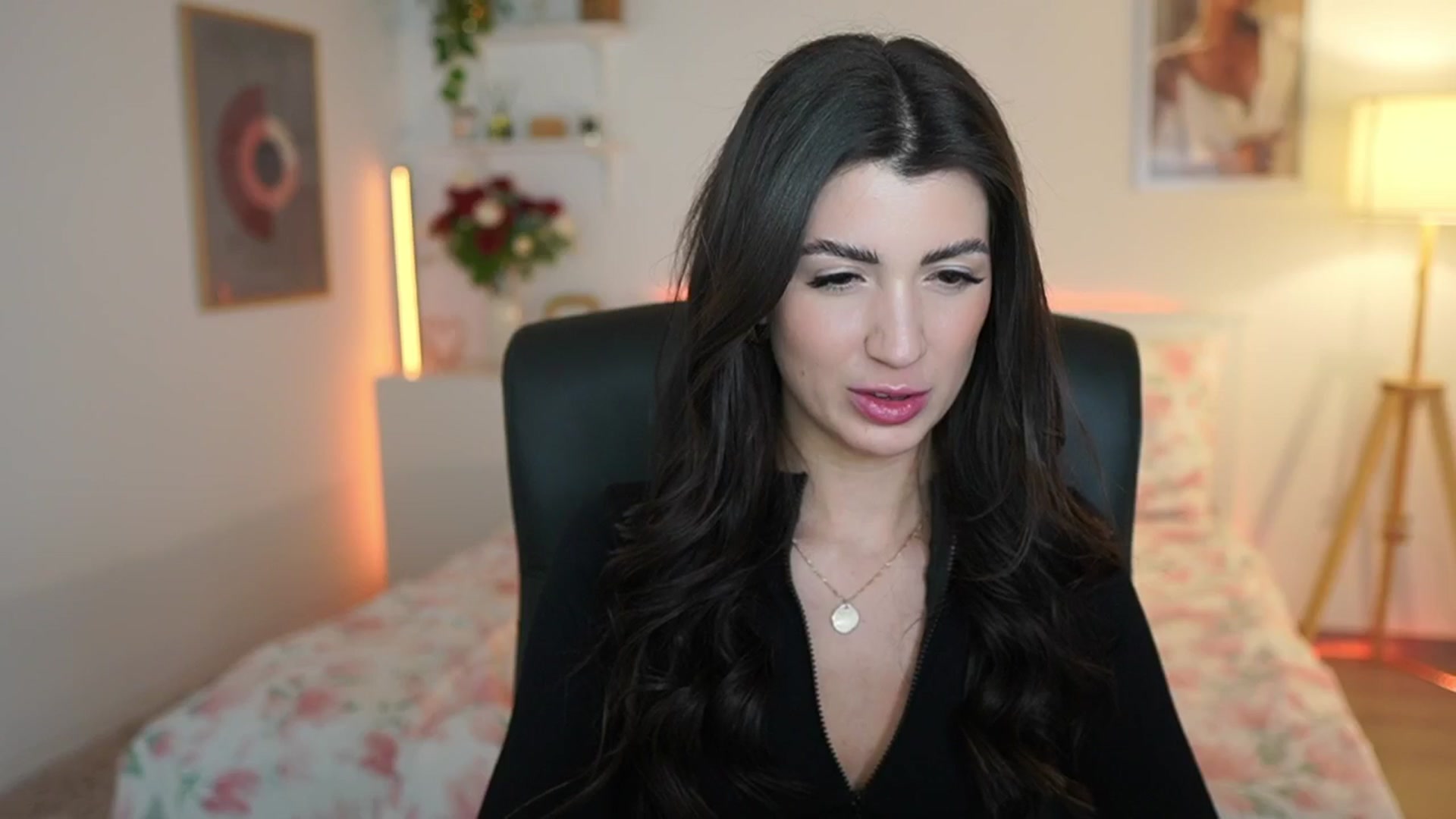 Gallery image thumbnail from Julia_Roca's myfreecams stream on, 03/23/2025, 23:53 image 3 of 20