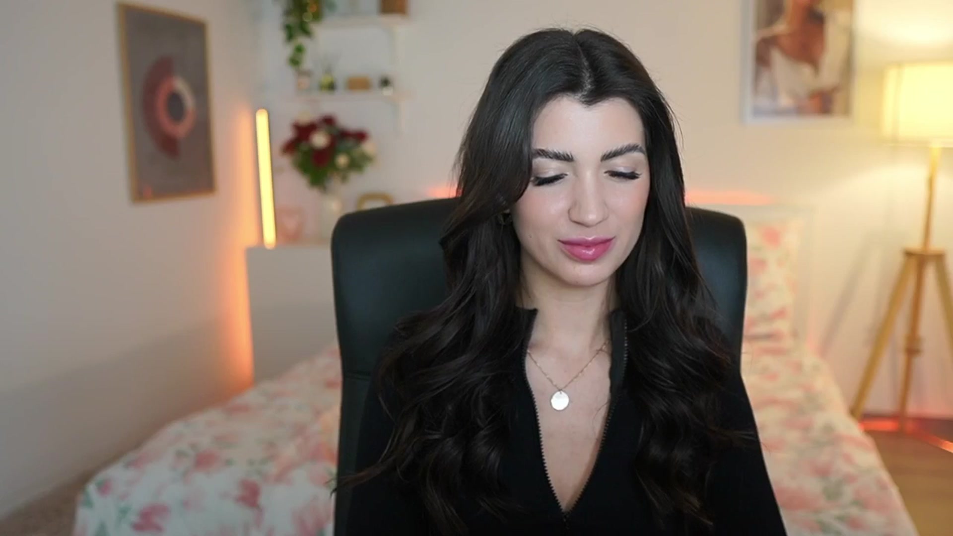 Gallery image thumbnail from Julia_Roca's myfreecams stream on, 03/23/2025, 23:53 image 6 of 20