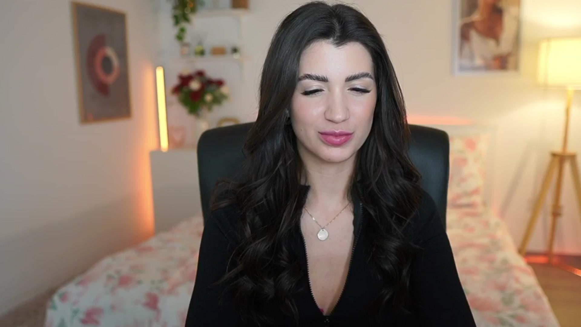 Gallery image thumbnail from Julia_Roca's myfreecams stream on, 03/23/2025, 23:53 image 12 of 20