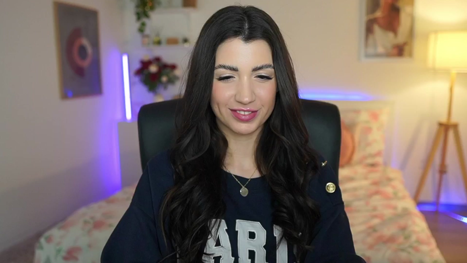 Gallery image thumbnail from Julia_Roca's myfreecams stream on, 03/24/2025, 22:19 image 12 of 20