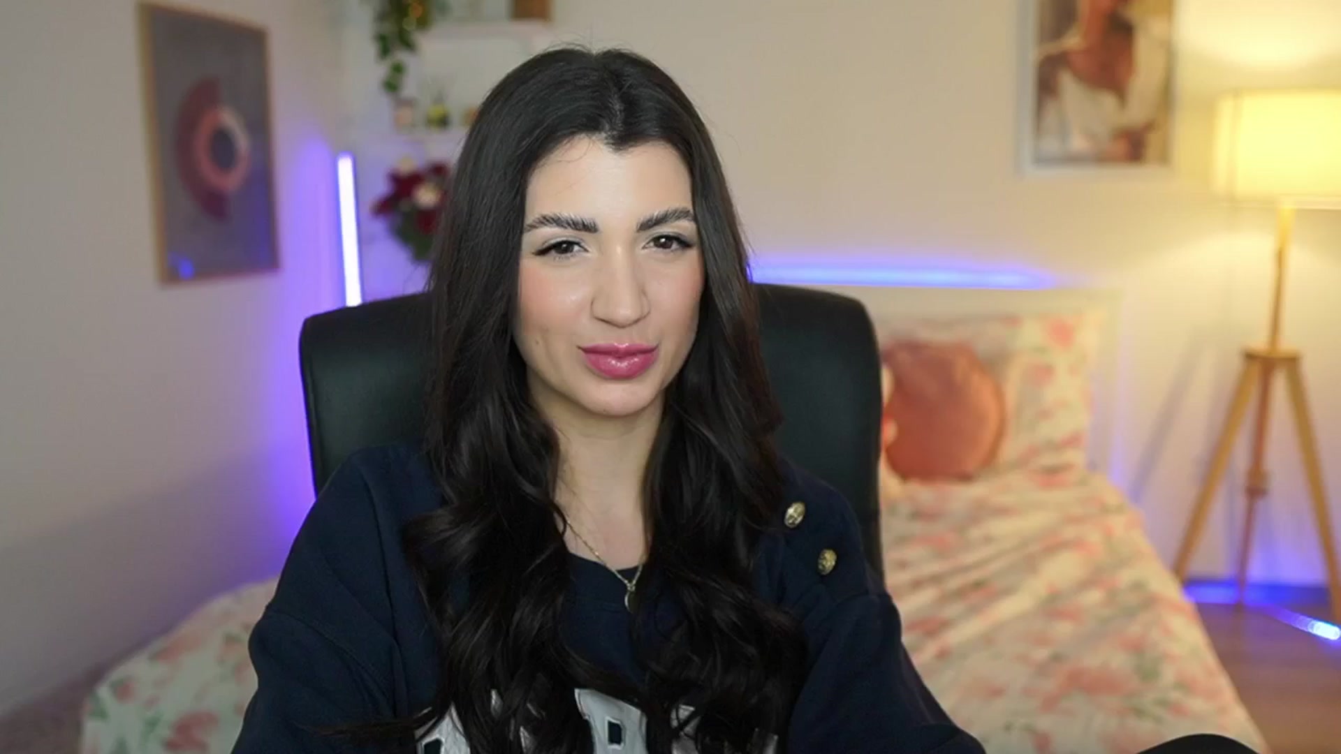 Gallery image thumbnail from Julia_Roca's myfreecams stream on, 03/24/2025, 22:19 image 2 of 20