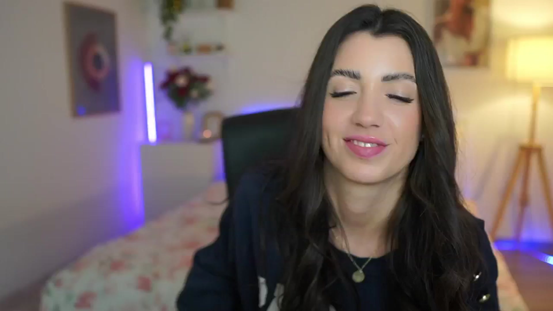 Gallery image thumbnail from Julia_Roca's myfreecams stream on, 03/24/2025, 22:19 image 19 of 20