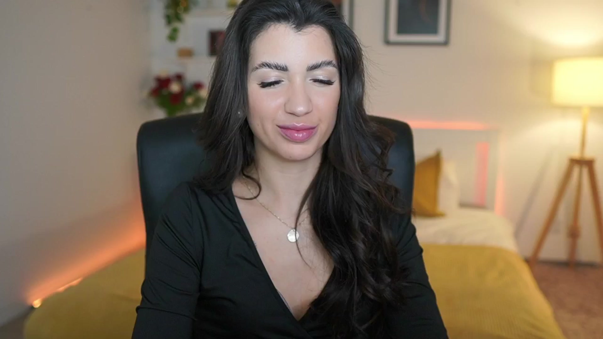 Gallery image thumbnail from Julia_Roca's myfreecams stream on, 03/25/2025, 20:38 image 10 of 20
