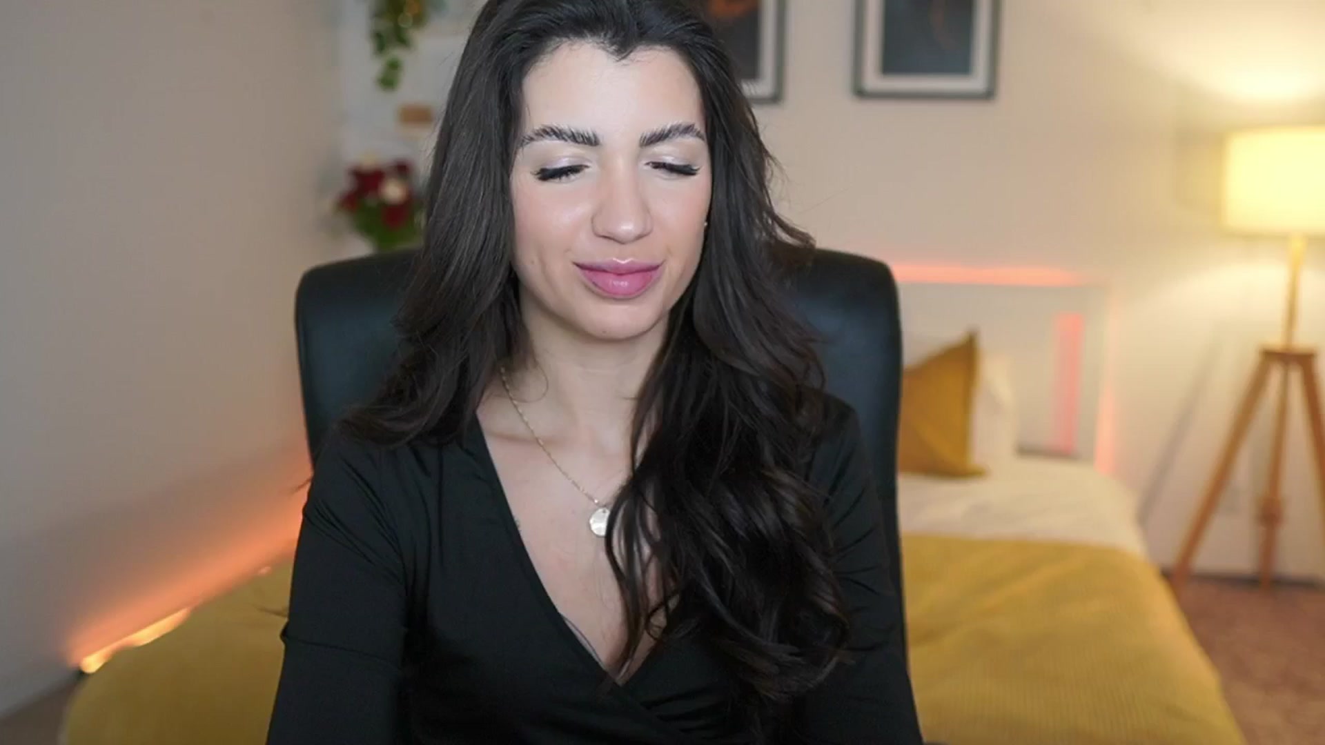 Gallery image thumbnail from Julia_Roca's myfreecams stream on, 03/25/2025, 20:38 image 19 of 20