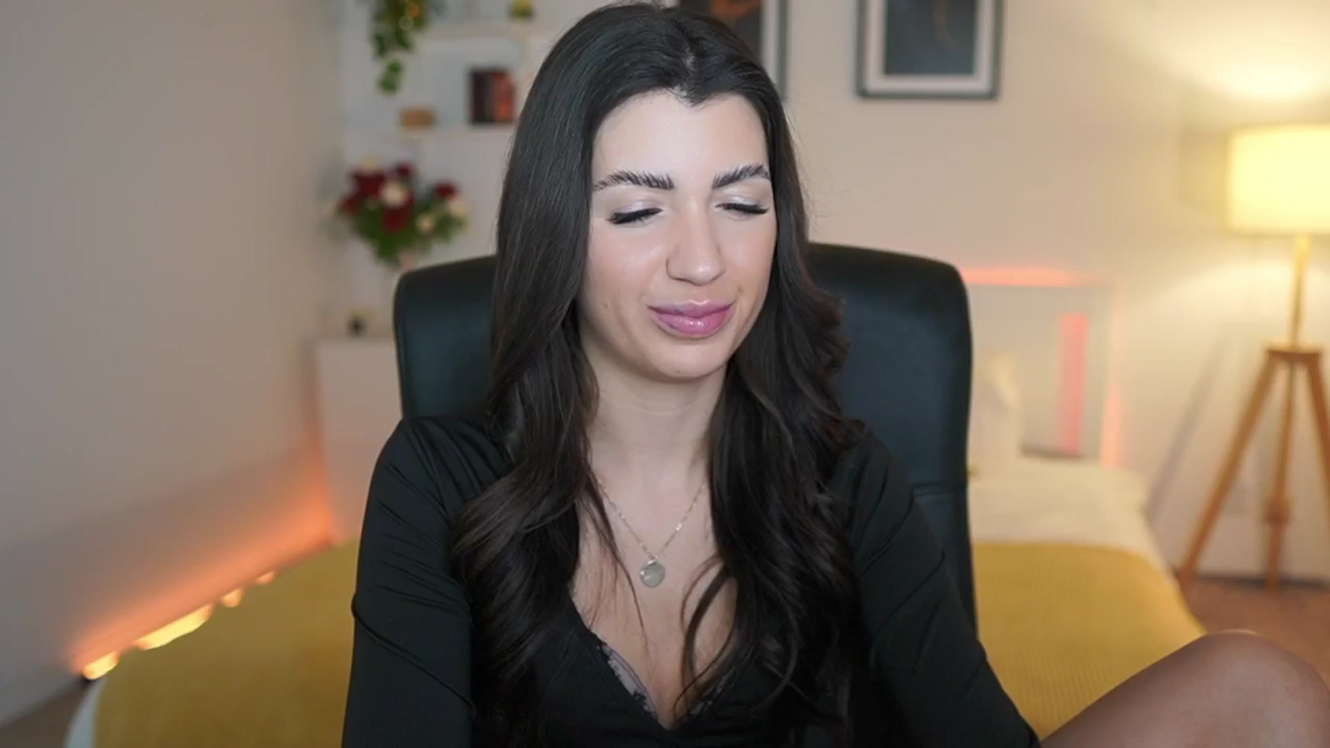 Gallery image thumbnail from Julia_Roca's myfreecams stream on, 03/25/2025, 22:03 image 9 of 20