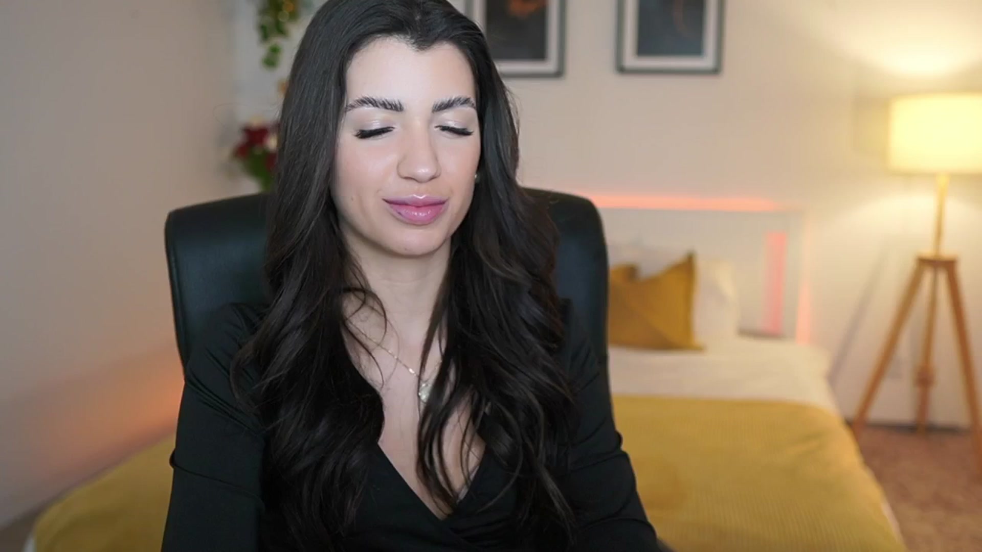 Gallery image thumbnail from Julia_Roca's myfreecams stream on, 03/25/2025, 22:28 image 13 of 20