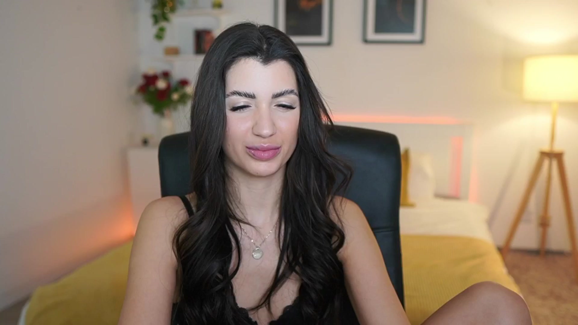 Gallery image thumbnail from Julia_Roca's myfreecams stream on, 03/25/2025, 23:15 image 20 of 20