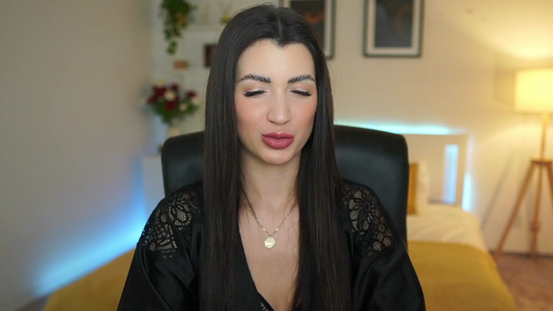 Gallery image thumbnail from Julia_Roca's myfreecams stream on, 03/29/2025, 19:36 image 8 of 20