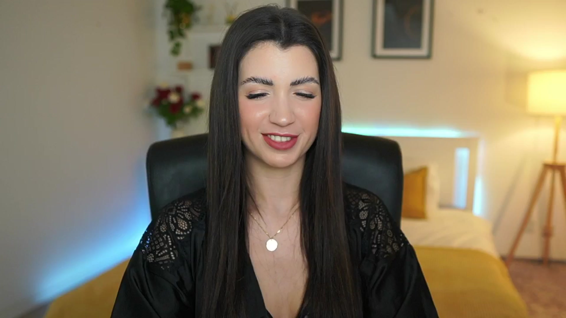 Gallery image thumbnail from Julia_Roca's myfreecams stream on, 03/29/2025, 19:36 image 15 of 20