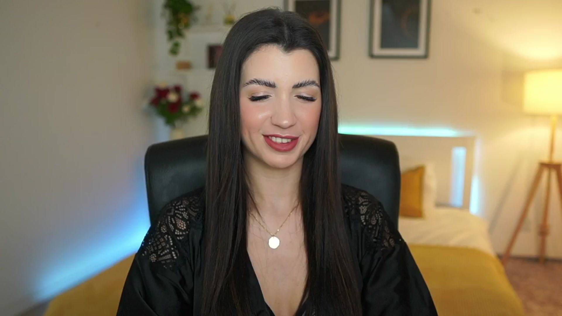 Gallery image thumbnail from Julia_Roca's myfreecams stream on, 03/29/2025, 19:36 image 14 of 20