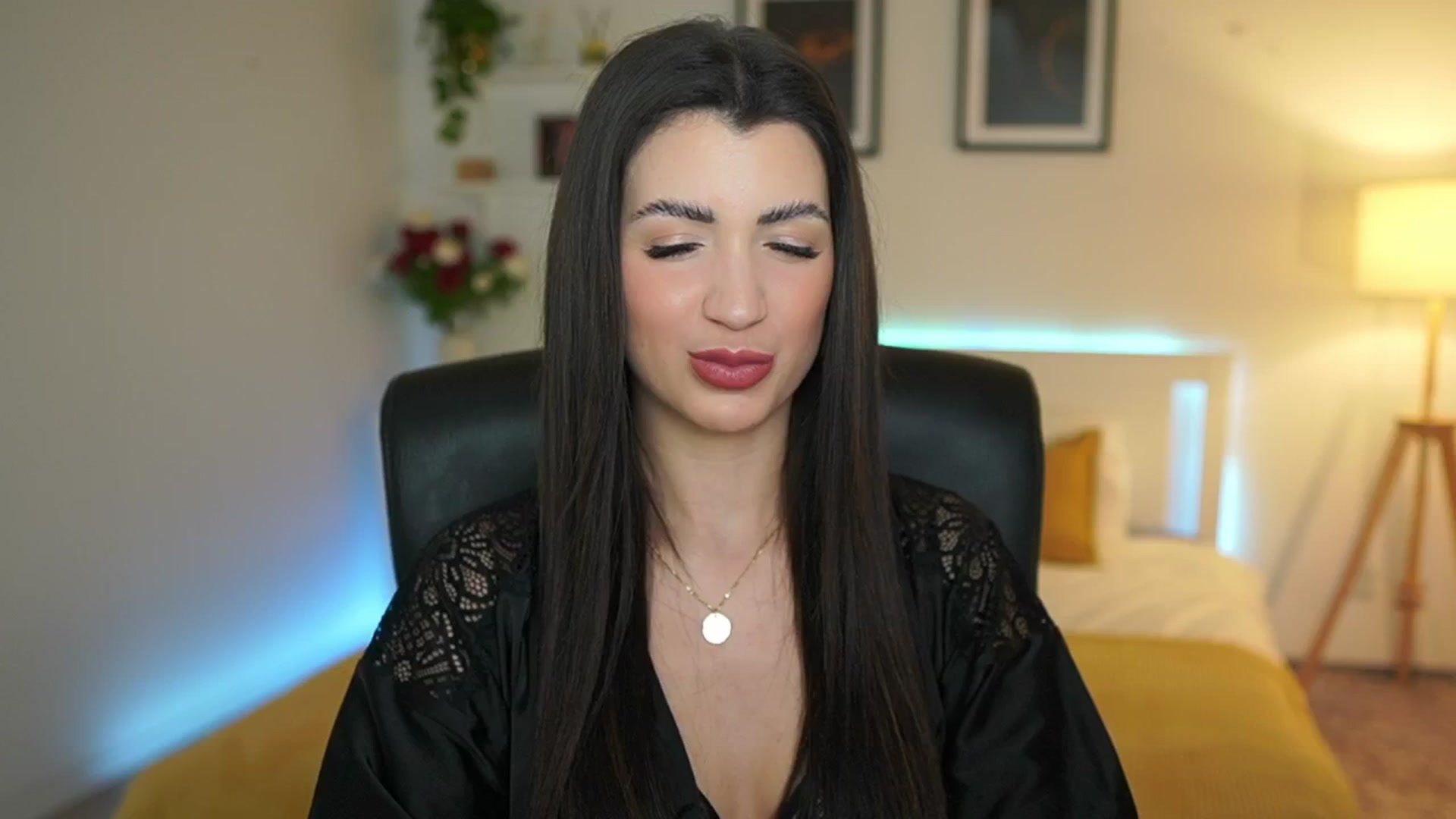 Gallery image thumbnail from Julia_Roca's myfreecams stream on, 03/29/2025, 19:36 image 13 of 20
