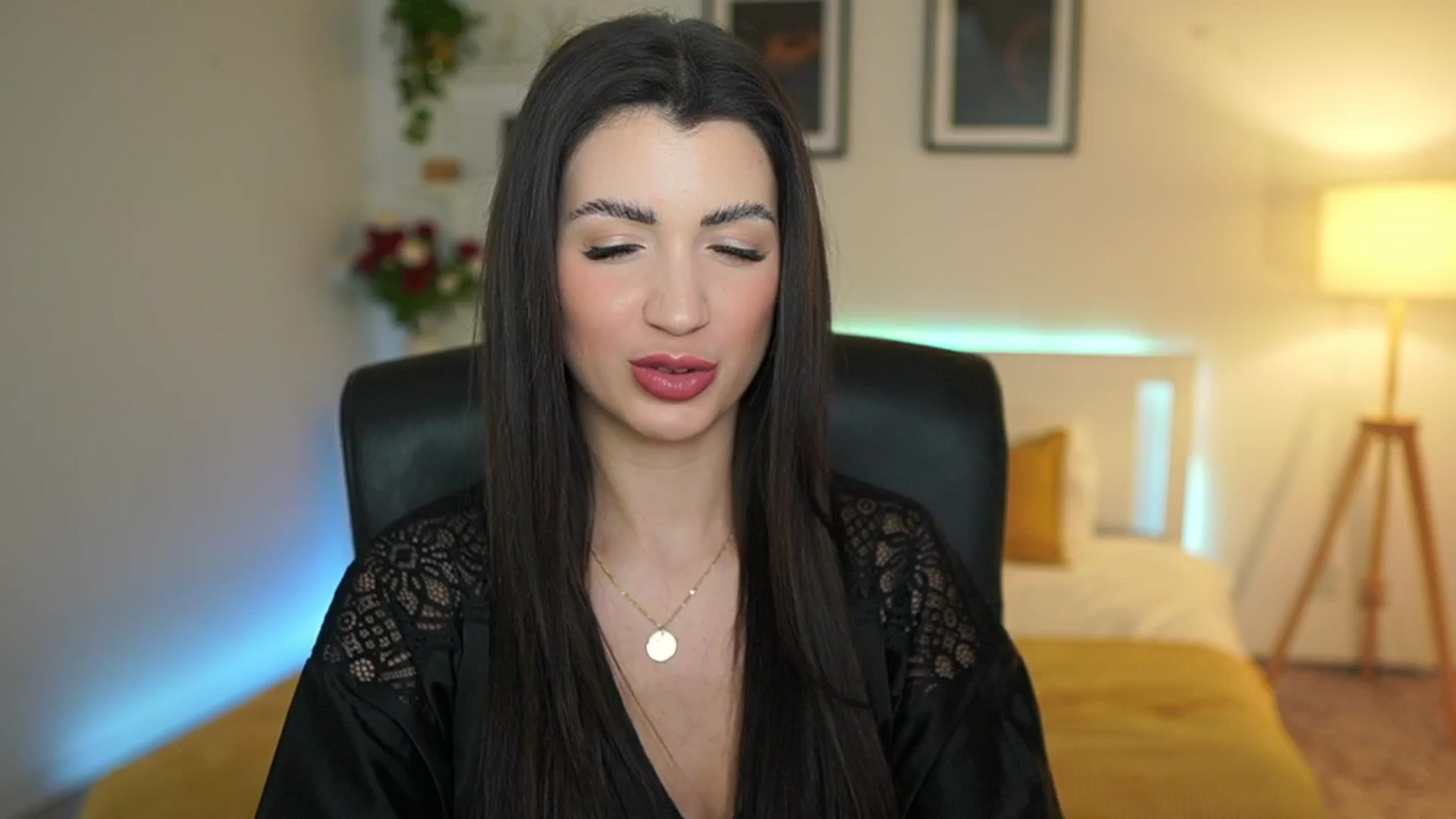 Gallery image thumbnail from Julia_Roca's myfreecams stream on, 03/29/2025, 20:15 image 1 of 20