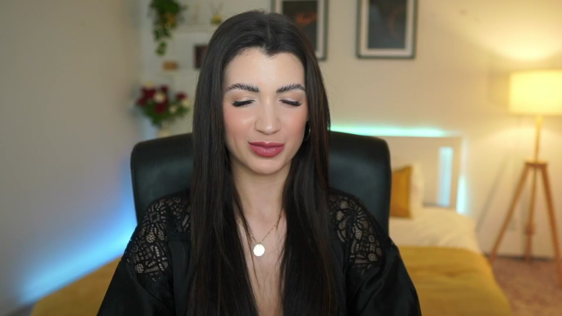 Gallery image thumbnail from Julia_Roca's myfreecams stream on, 03/29/2025, 20:15 image 10 of 20