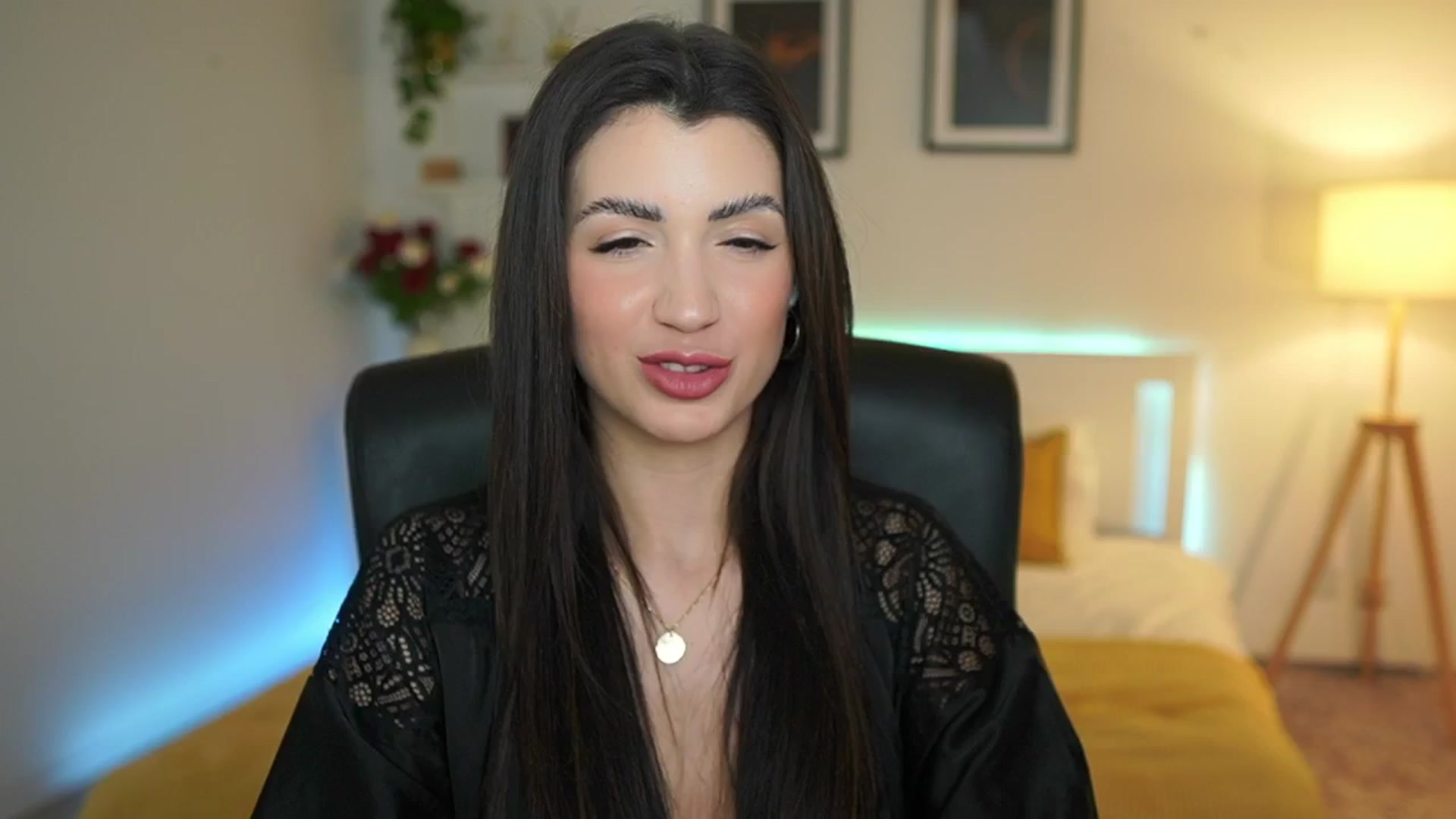 Gallery image thumbnail from Julia_Roca's myfreecams stream on, 03/29/2025, 20:15 image 9 of 20