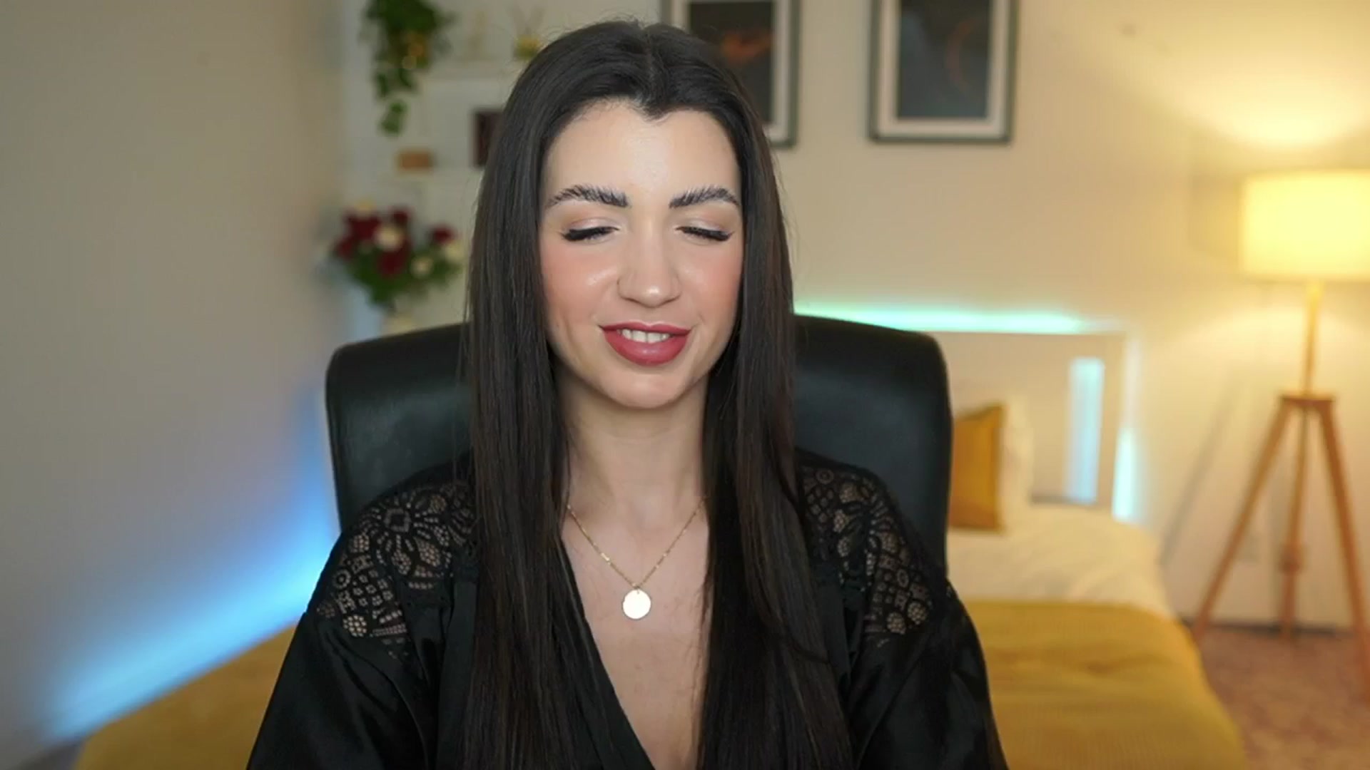 Gallery image thumbnail from Julia_Roca's myfreecams stream on, 03/29/2025, 20:15 image 2 of 20