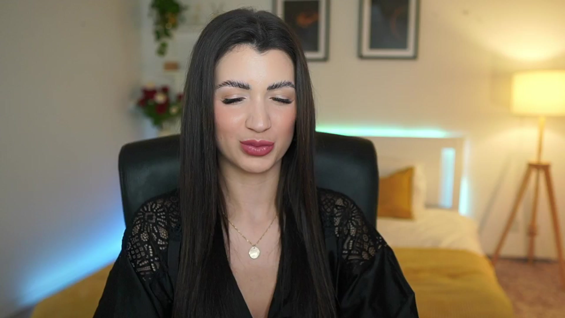 Gallery image thumbnail from Julia_Roca's myfreecams stream on, 03/29/2025, 20:15 image 12 of 20