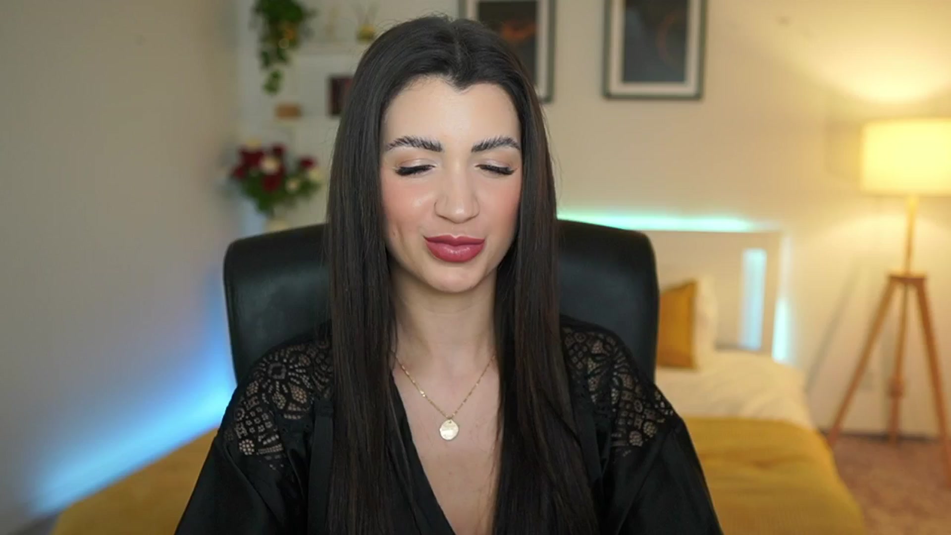 Gallery image thumbnail from Julia_Roca's myfreecams stream on, 03/29/2025, 20:15 image 3 of 20