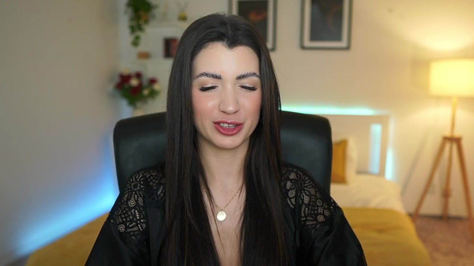 Gallery image thumbnail from Julia_Roca's myfreecams stream on, 03/29/2025, 20:15 image 11 of 20
