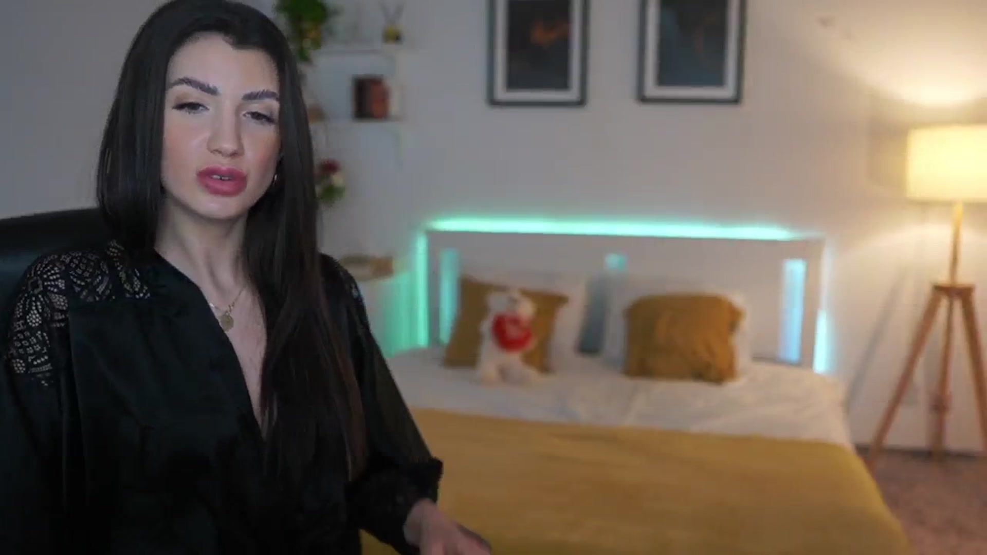 Gallery image thumbnail from Julia_Roca's myfreecams stream on, 03/29/2025, 22:57 image 15 of 20