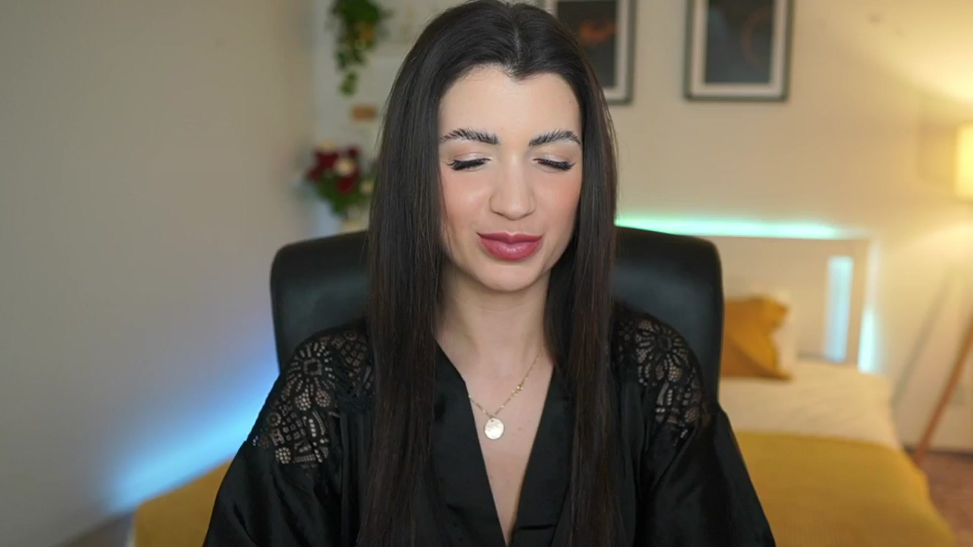 Gallery image thumbnail from Julia_Roca's myfreecams stream on, 03/29/2025, 22:57 image 6 of 20