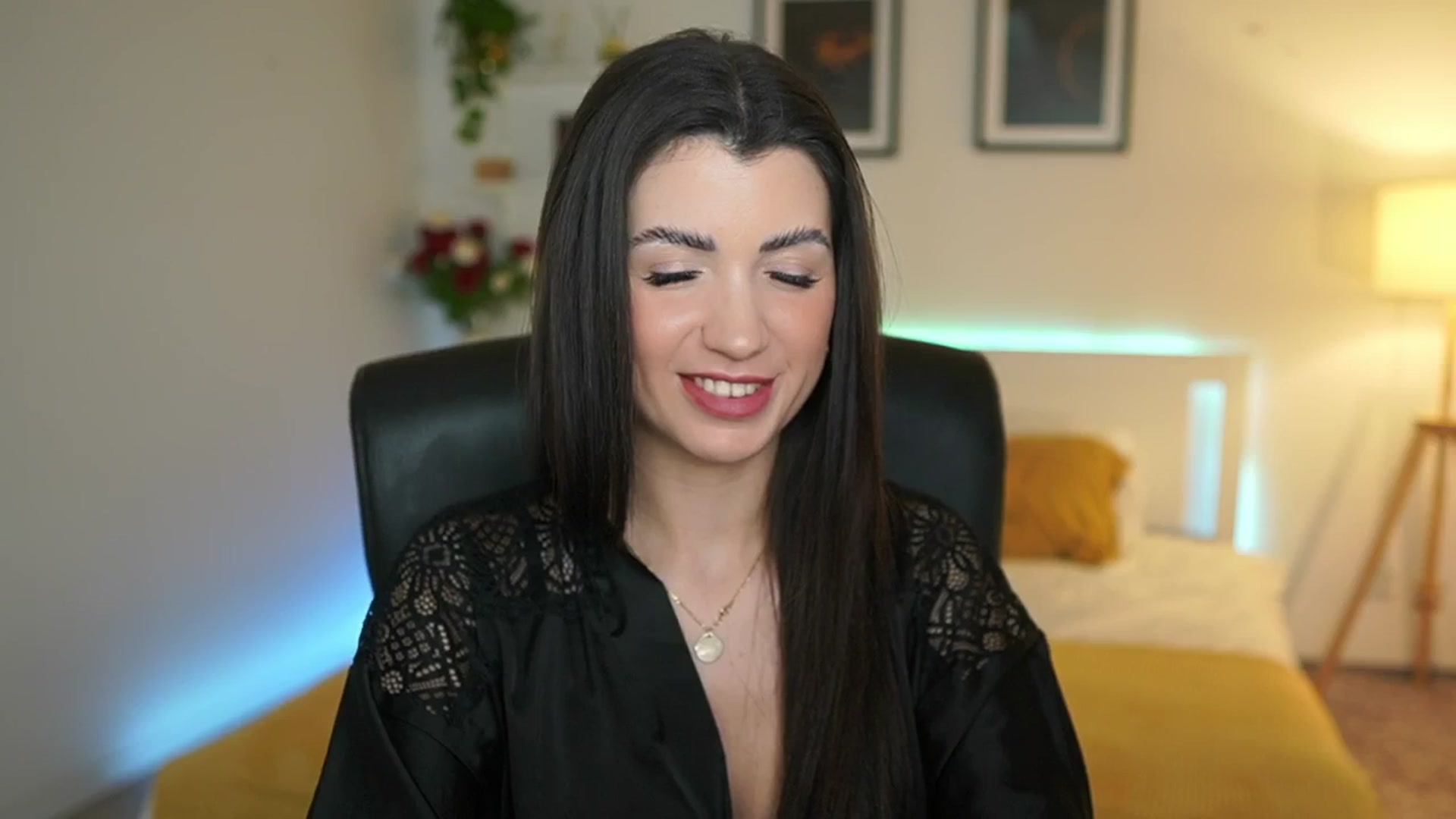 Gallery image thumbnail from Julia_Roca's myfreecams stream on, 03/29/2025, 22:57 image 17 of 20