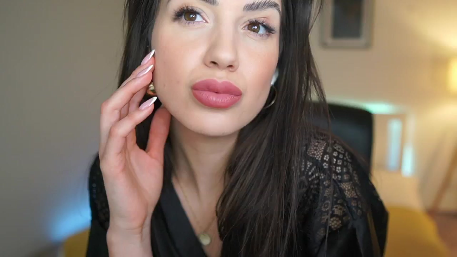 Gallery image thumbnail from Julia_Roca's myfreecams stream on, 03/29/2025, 22:57 image 3 of 20