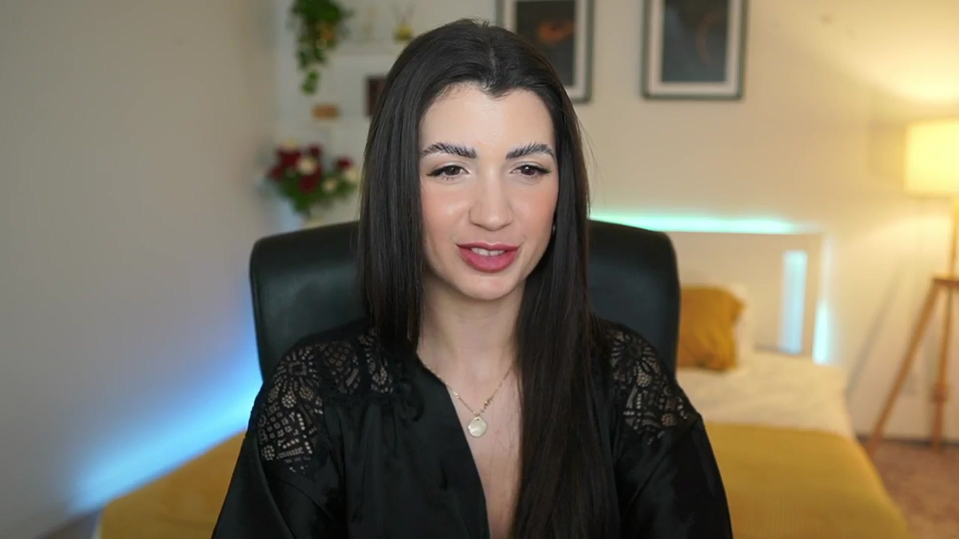 Gallery image thumbnail from Julia_Roca's myfreecams stream on, 03/29/2025, 22:57 image 16 of 20