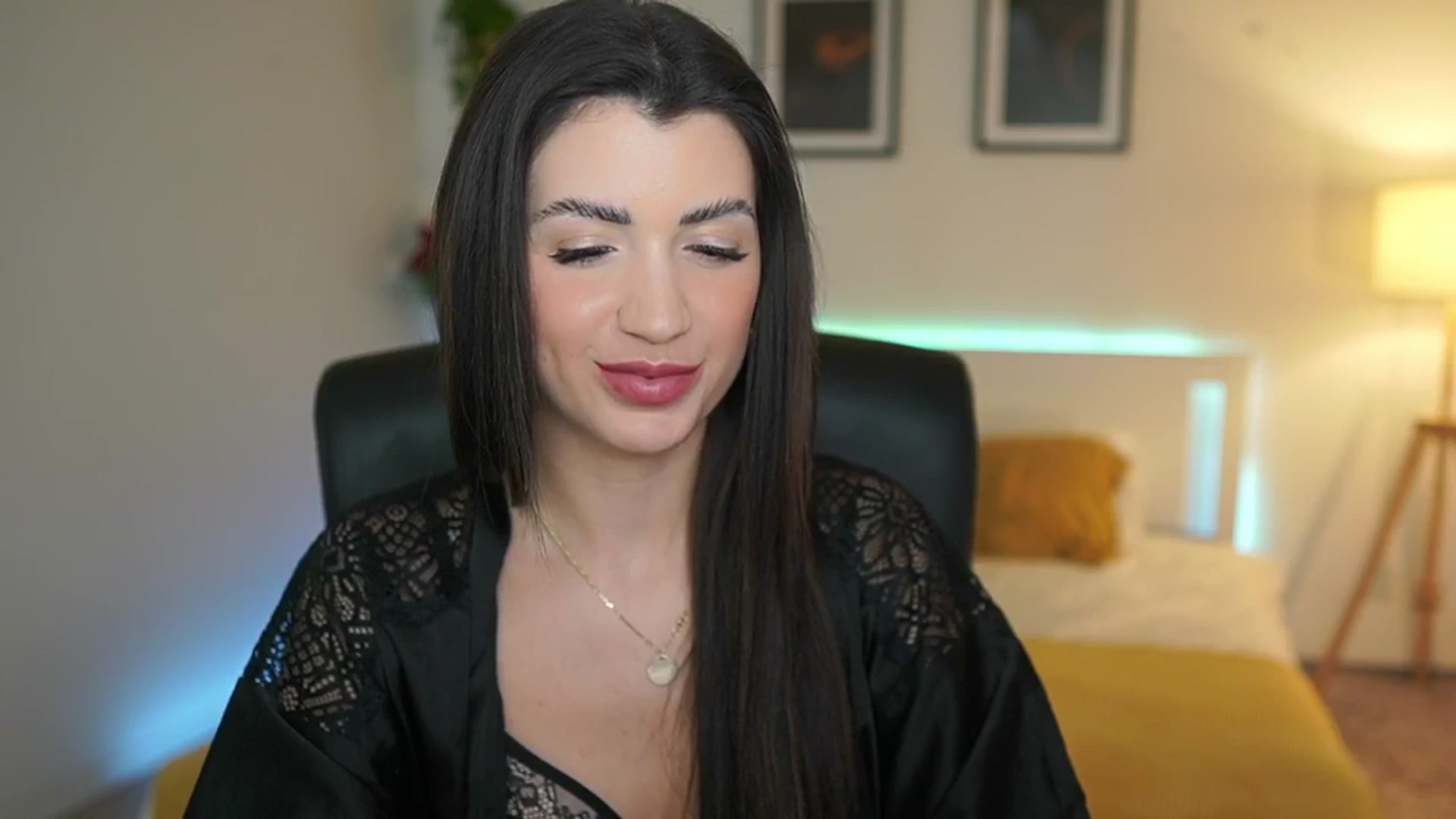 Gallery image thumbnail from Julia_Roca's myfreecams stream on, 03/29/2025, 22:57 image 20 of 20