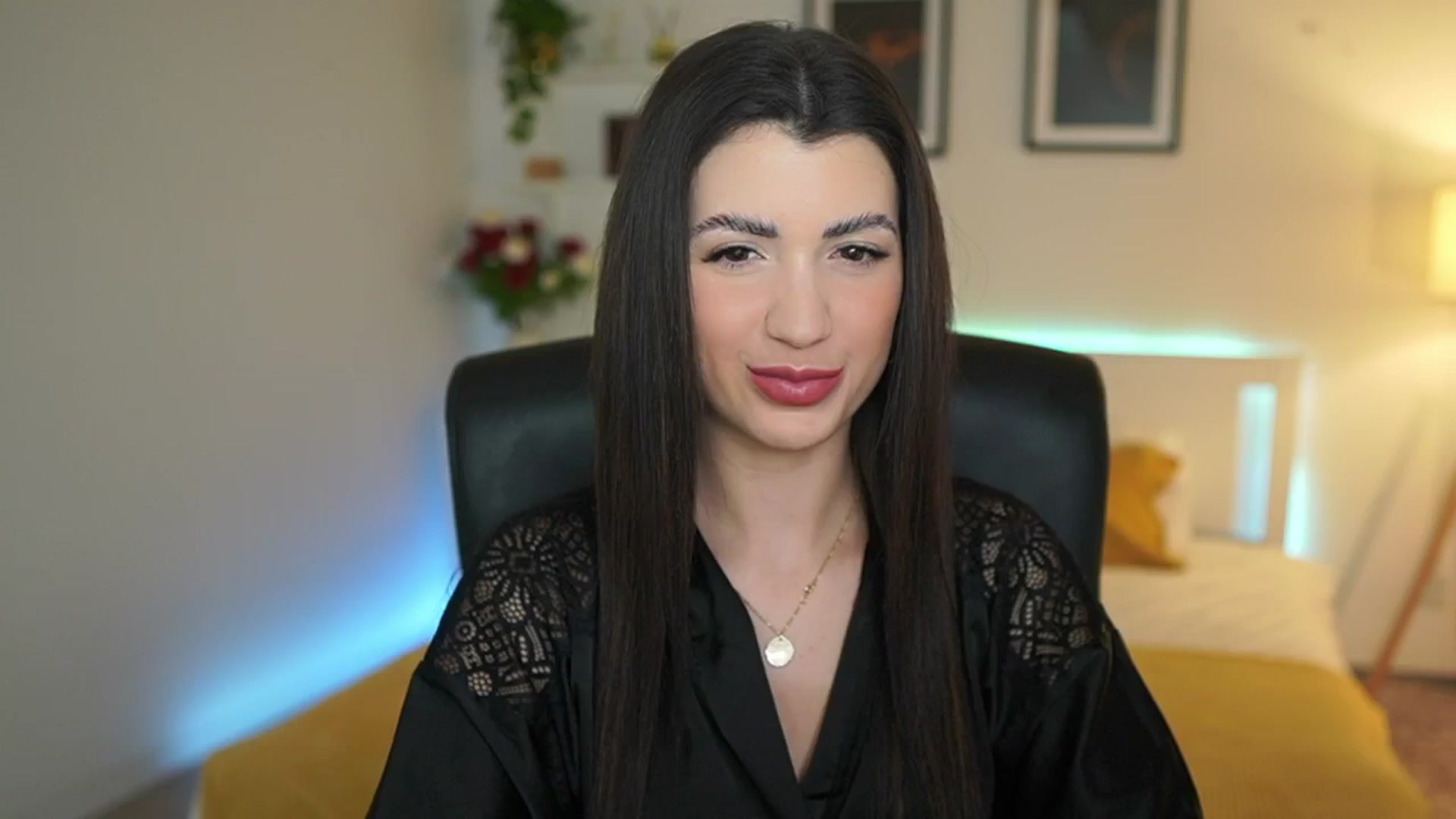 Gallery image thumbnail from Julia_Roca's myfreecams stream on, 03/29/2025, 22:57 image 2 of 20