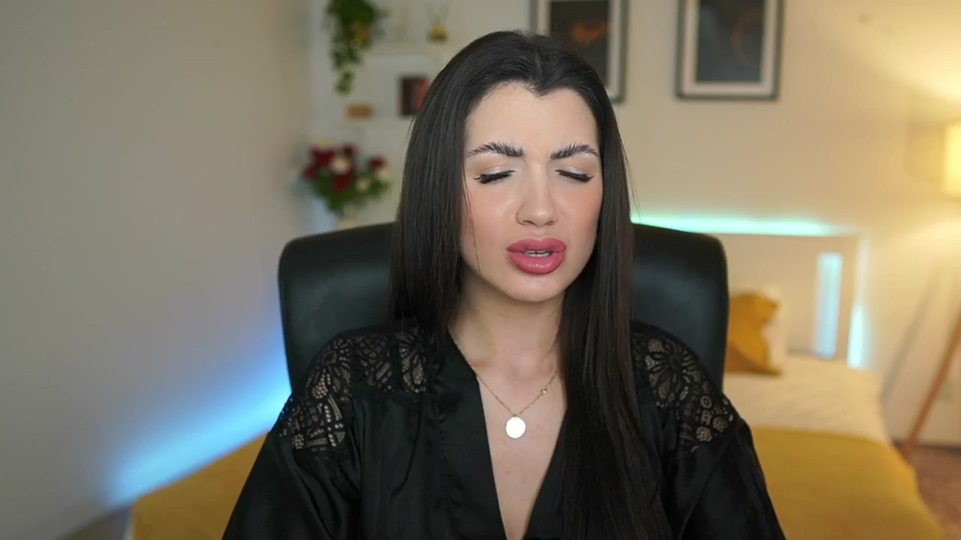 Gallery image thumbnail from Julia_Roca's myfreecams stream on, 03/29/2025, 22:57 image 5 of 20