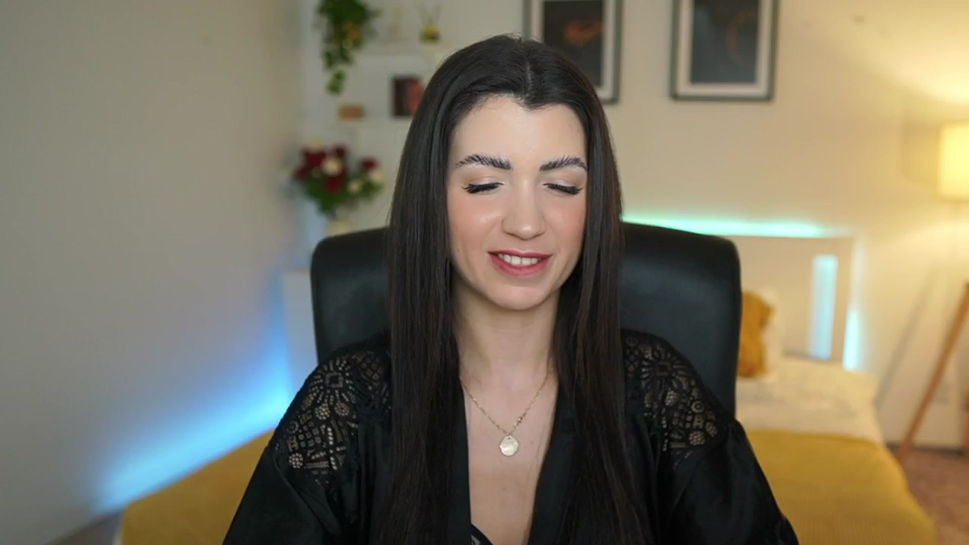 Gallery image thumbnail from Julia_Roca's myfreecams stream on, 03/29/2025, 22:57 image 10 of 20