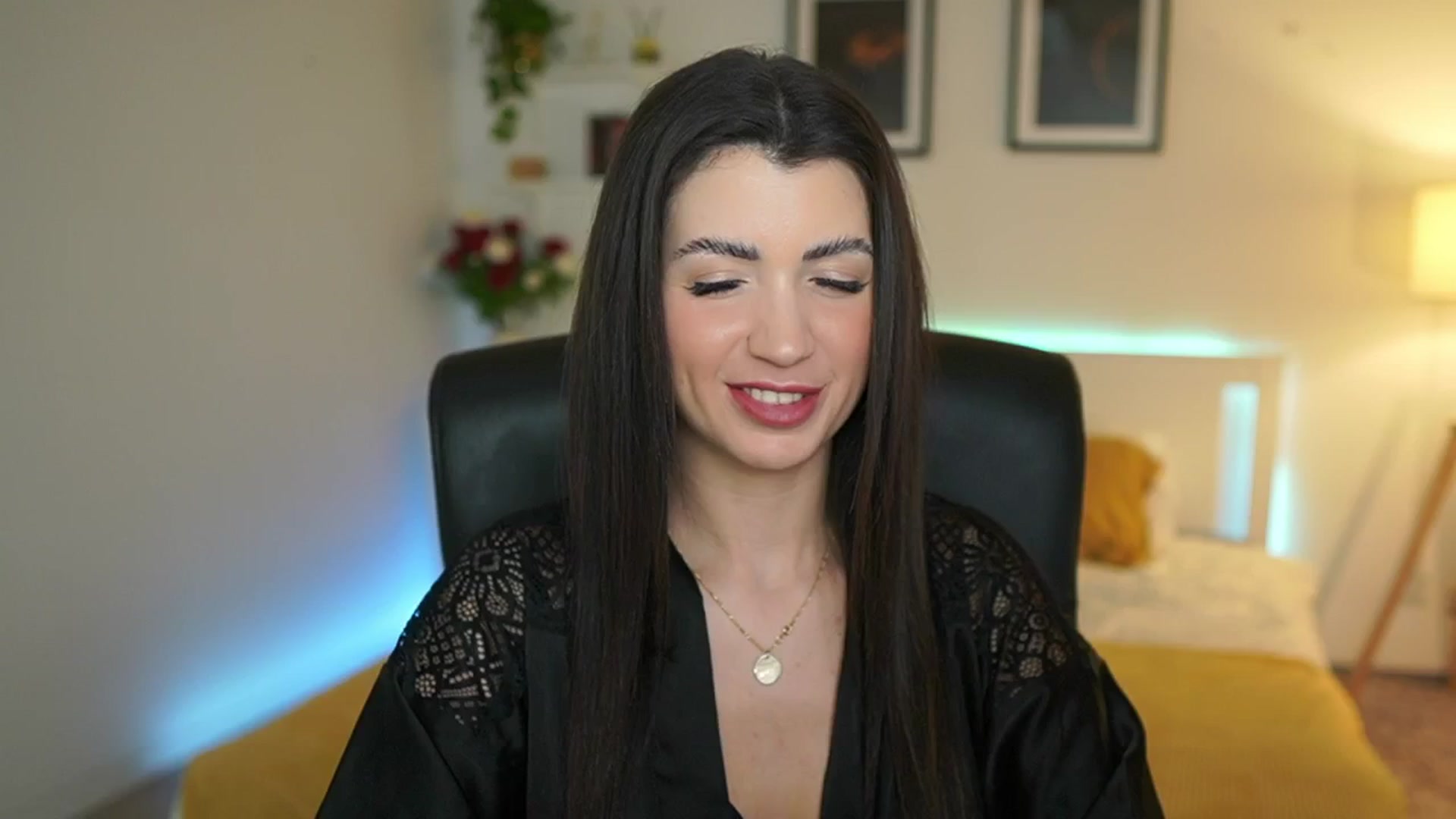 Gallery image thumbnail from Julia_Roca's myfreecams stream on, 03/29/2025, 22:57 image 11 of 20