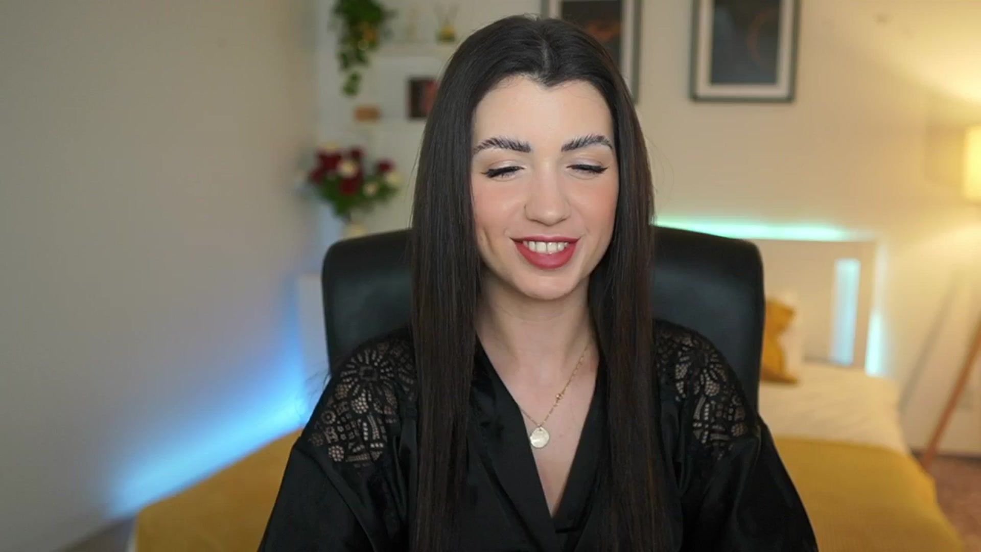 Gallery image thumbnail from Julia_Roca's myfreecams stream on, 03/29/2025, 22:57 image 1 of 20