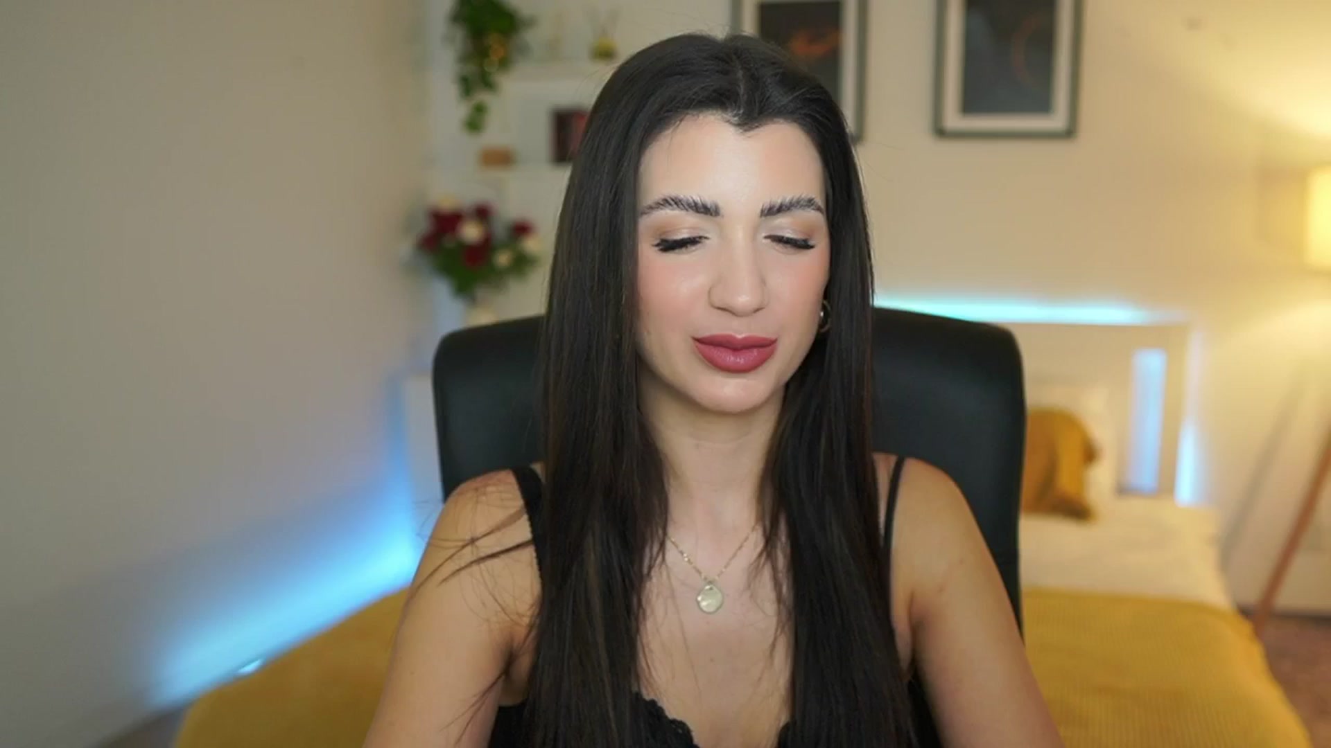 Gallery image thumbnail from Julia_Roca's myfreecams stream on, 03/30/2025, 19:12 image 6 of 20