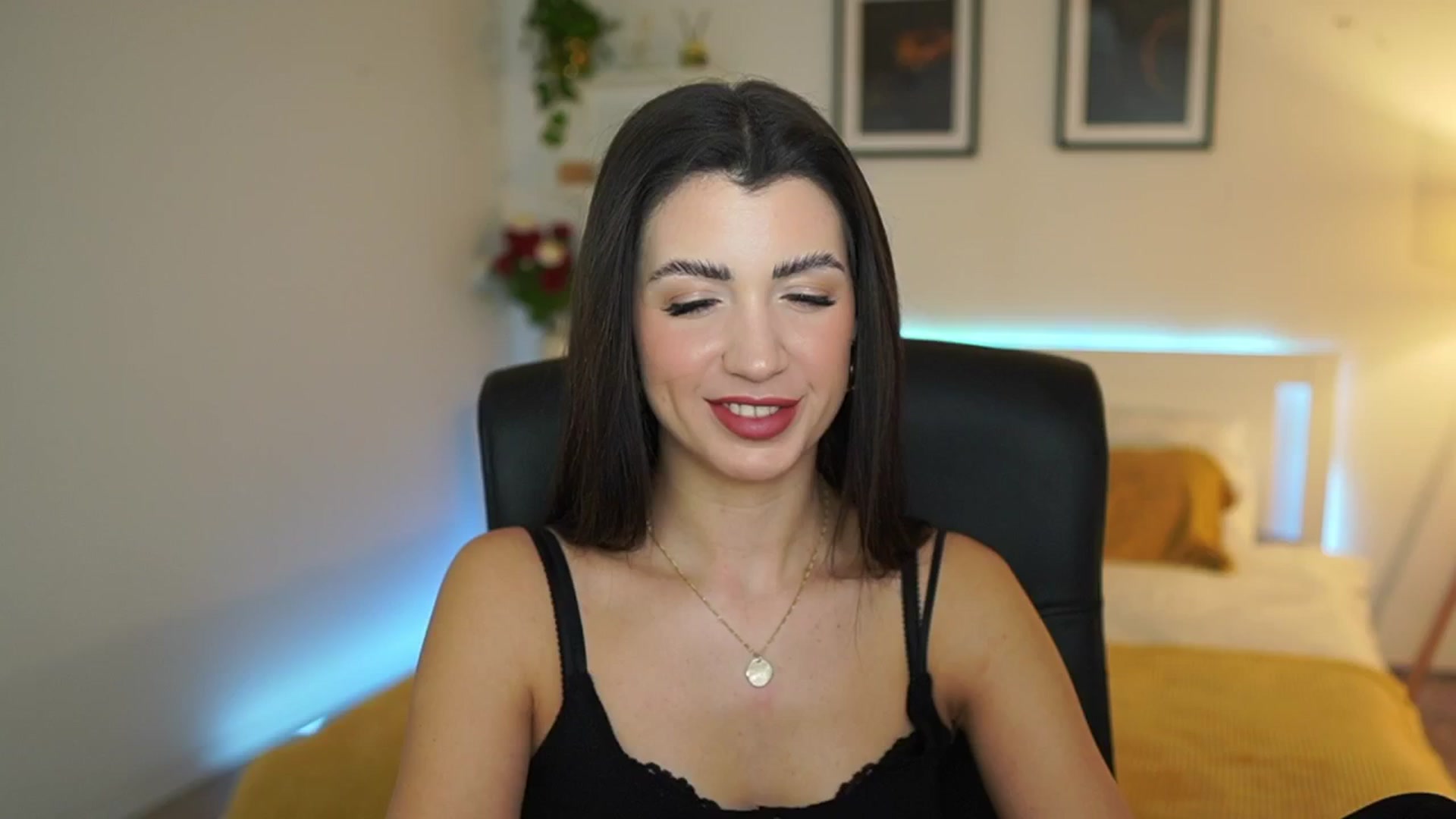 Gallery image thumbnail from Julia_Roca's myfreecams stream on, 03/30/2025, 19:12 image 1 of 20