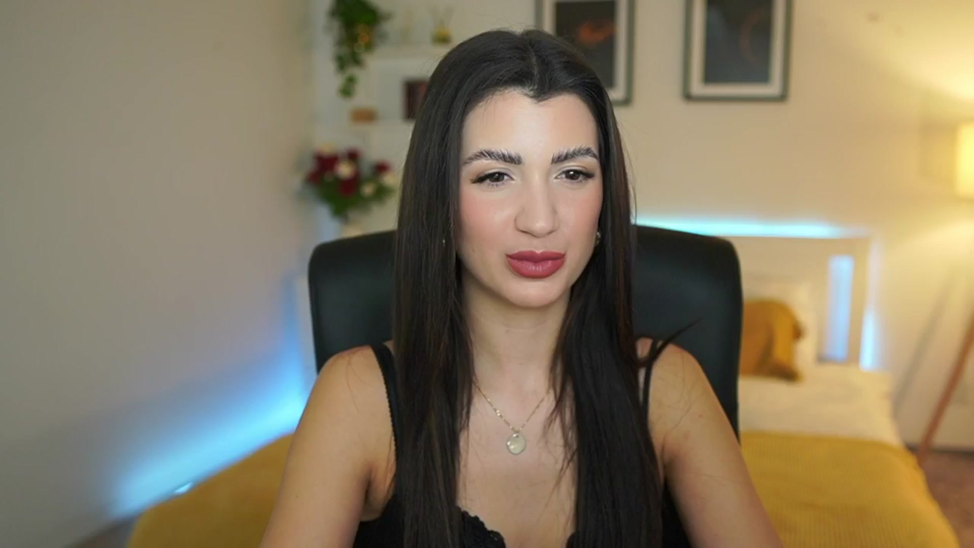 Gallery image thumbnail from Julia_Roca's myfreecams stream on, 03/30/2025, 19:12 image 7 of 20