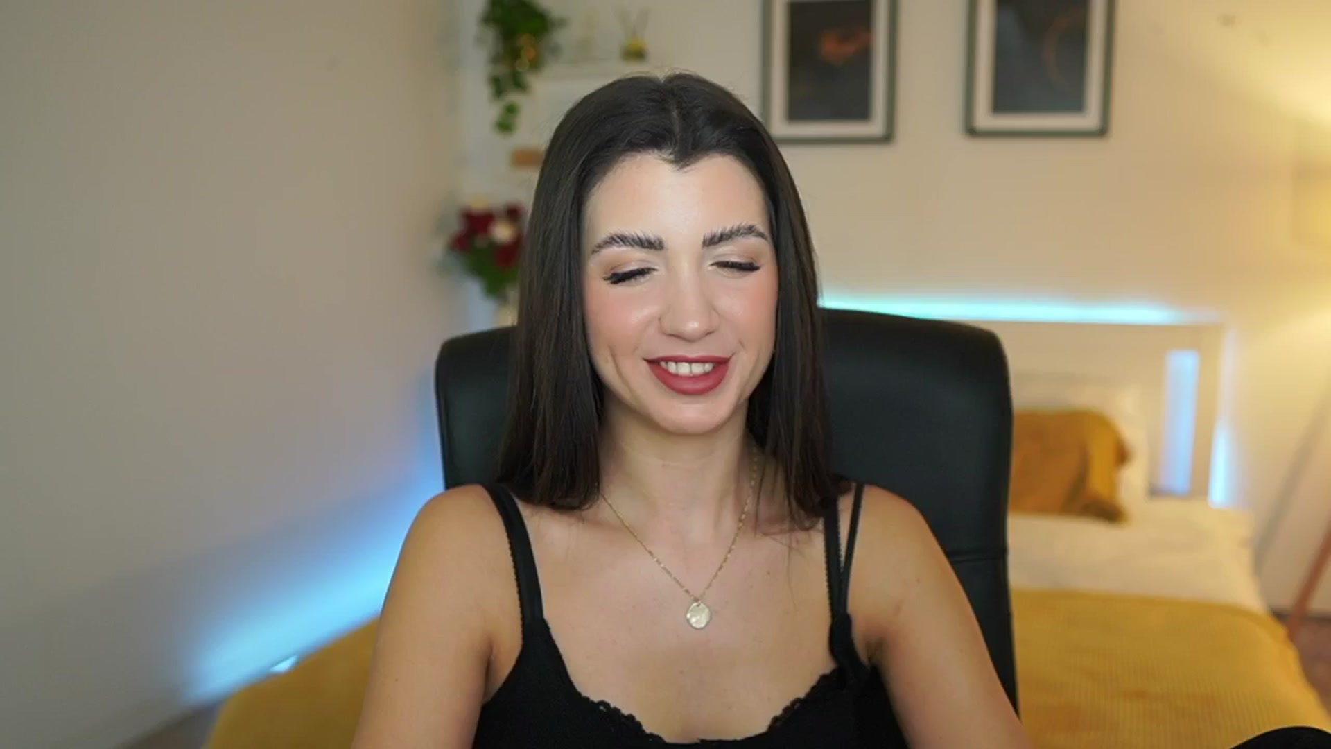 Gallery image thumbnail from Julia_Roca's myfreecams stream on, 03/30/2025, 19:12 image 2 of 20