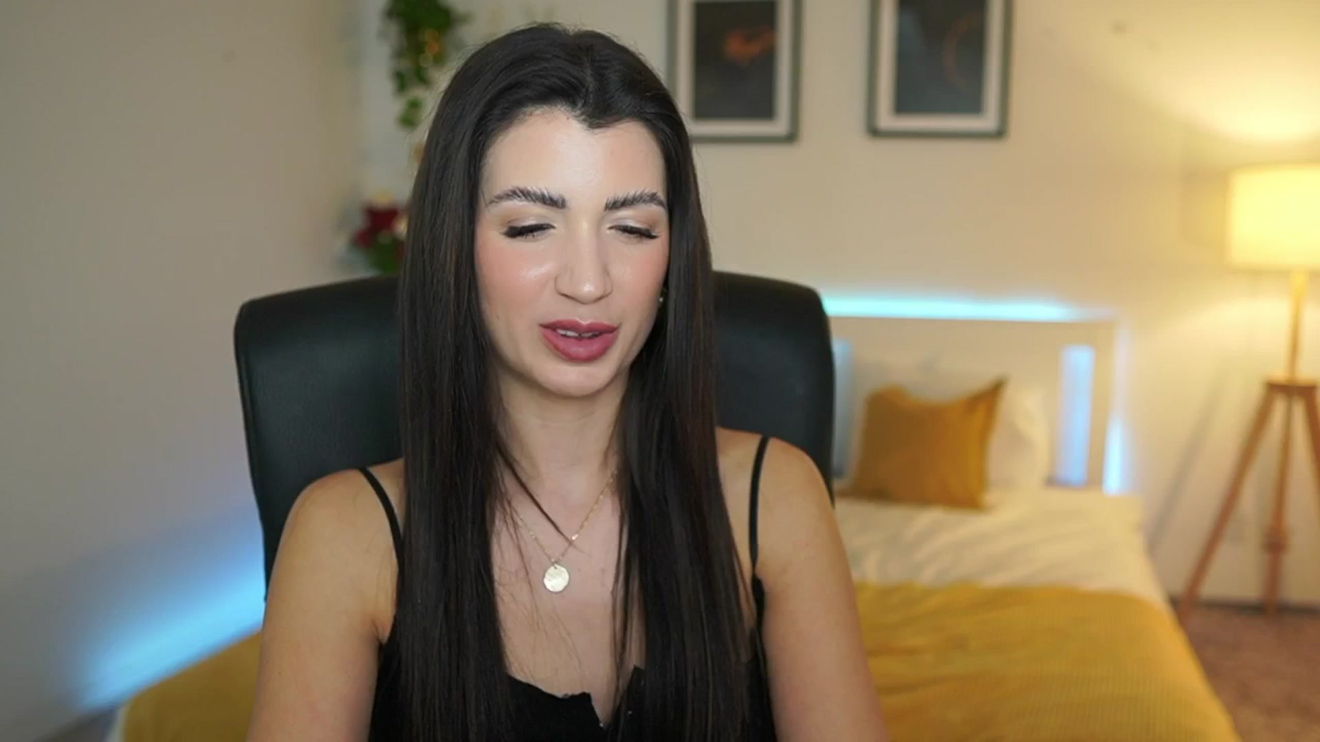 Gallery image thumbnail from Julia_Roca's myfreecams stream on, 03/30/2025, 23:21 image 20 of 20