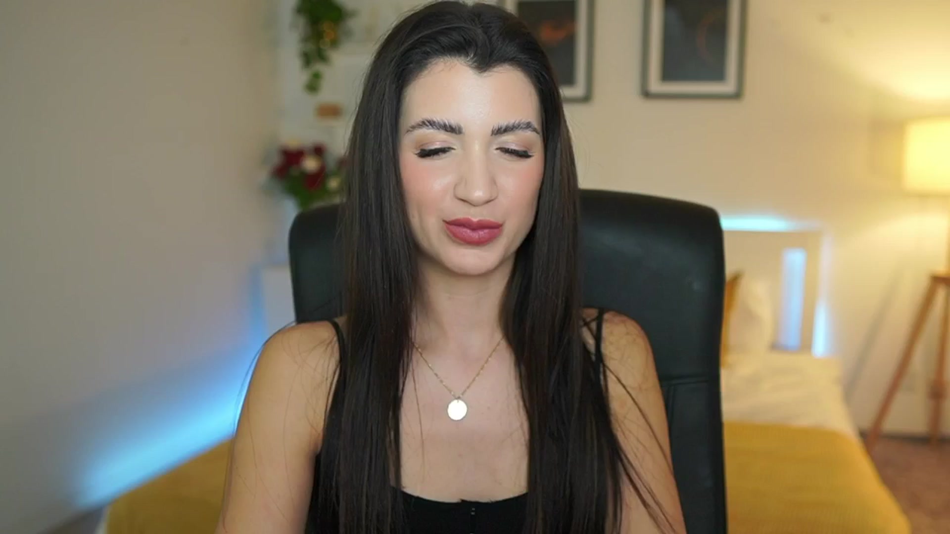 Gallery image thumbnail from Julia_Roca's myfreecams stream on, 03/30/2025, 23:21 image 4 of 20