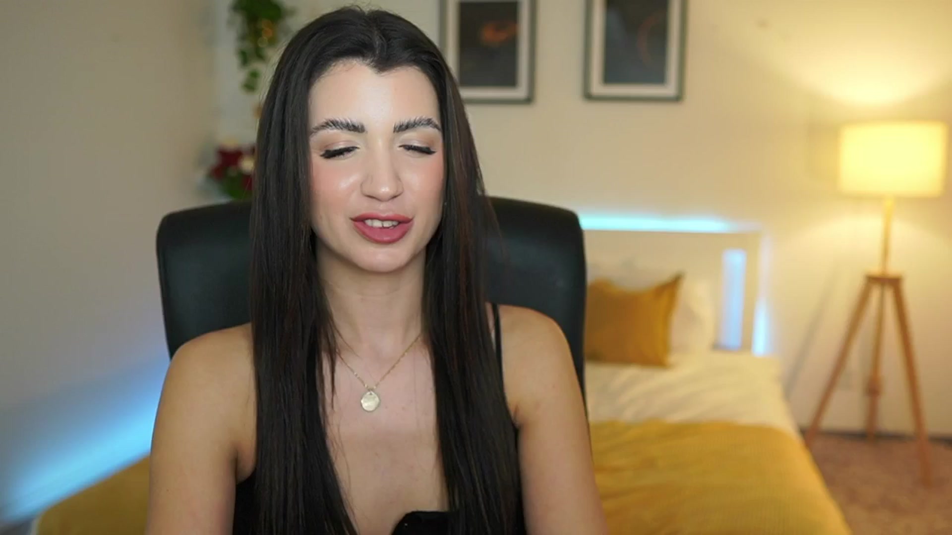 Gallery image thumbnail from Julia_Roca's myfreecams stream on, 03/30/2025, 23:21 image 15 of 20